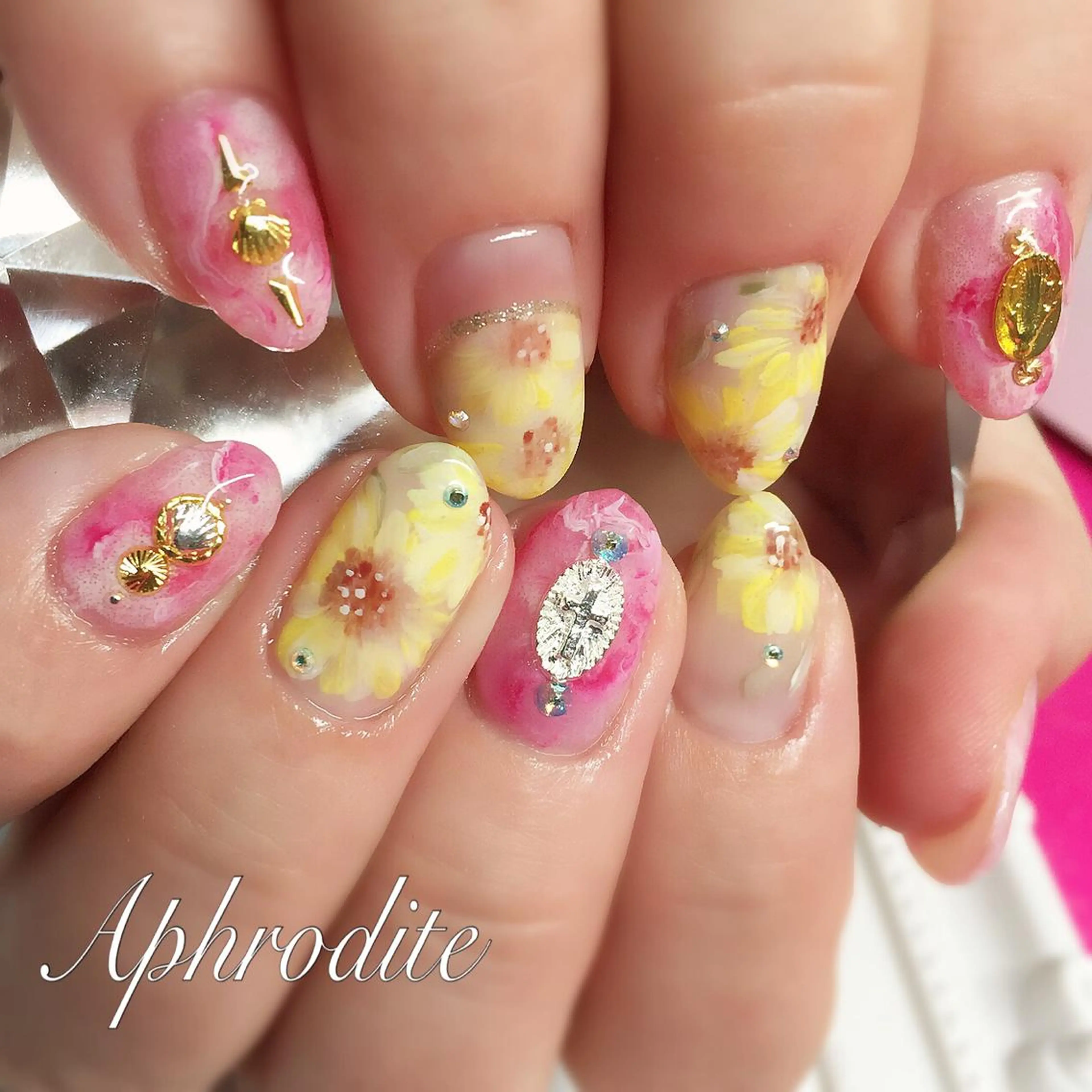 ネイル APHRODITE Nagisaのネイルデザイン