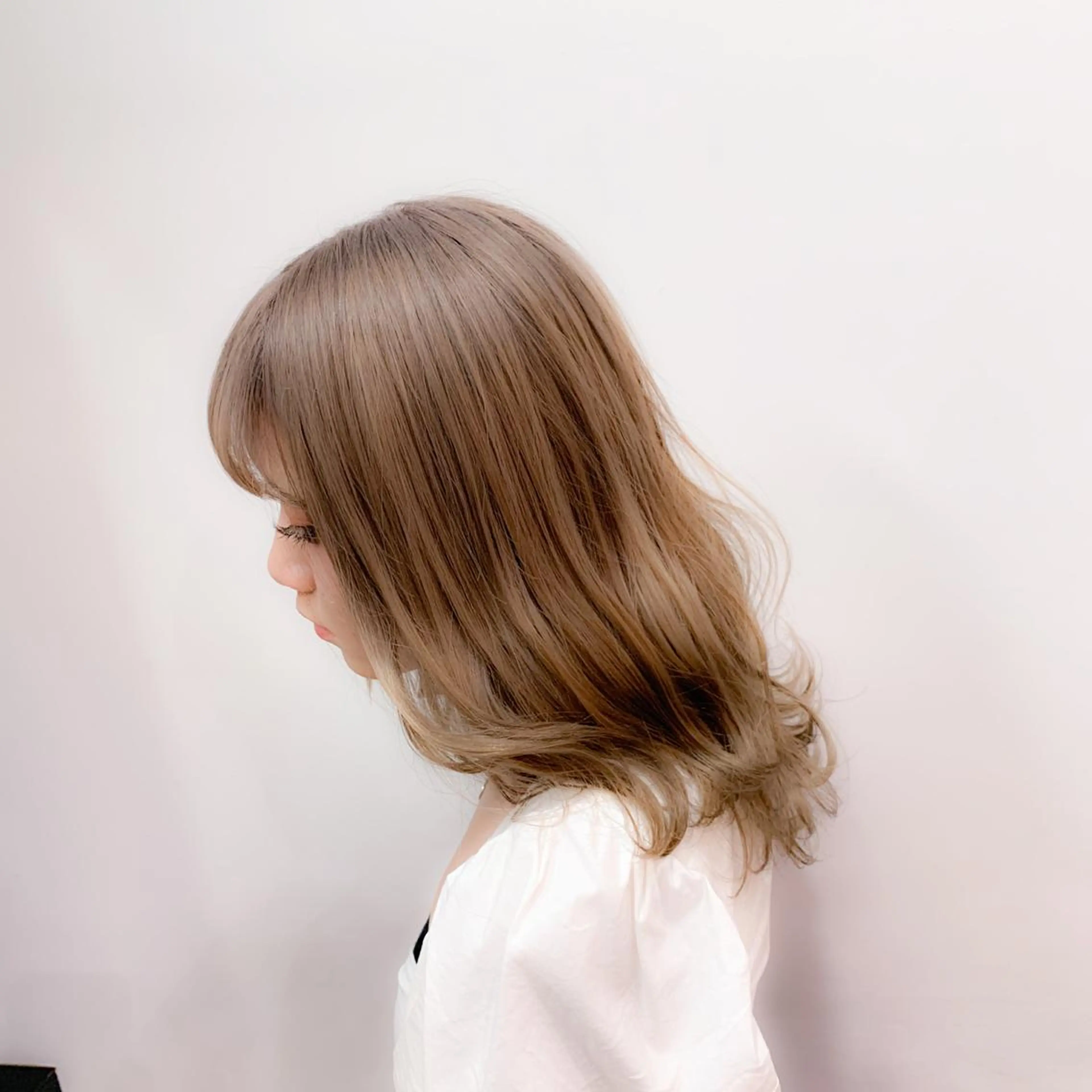 セミロング カラー ヘアアレンジ 透明感カラー/ 韓国ヘア/縮毛矯正のヘアスタイル