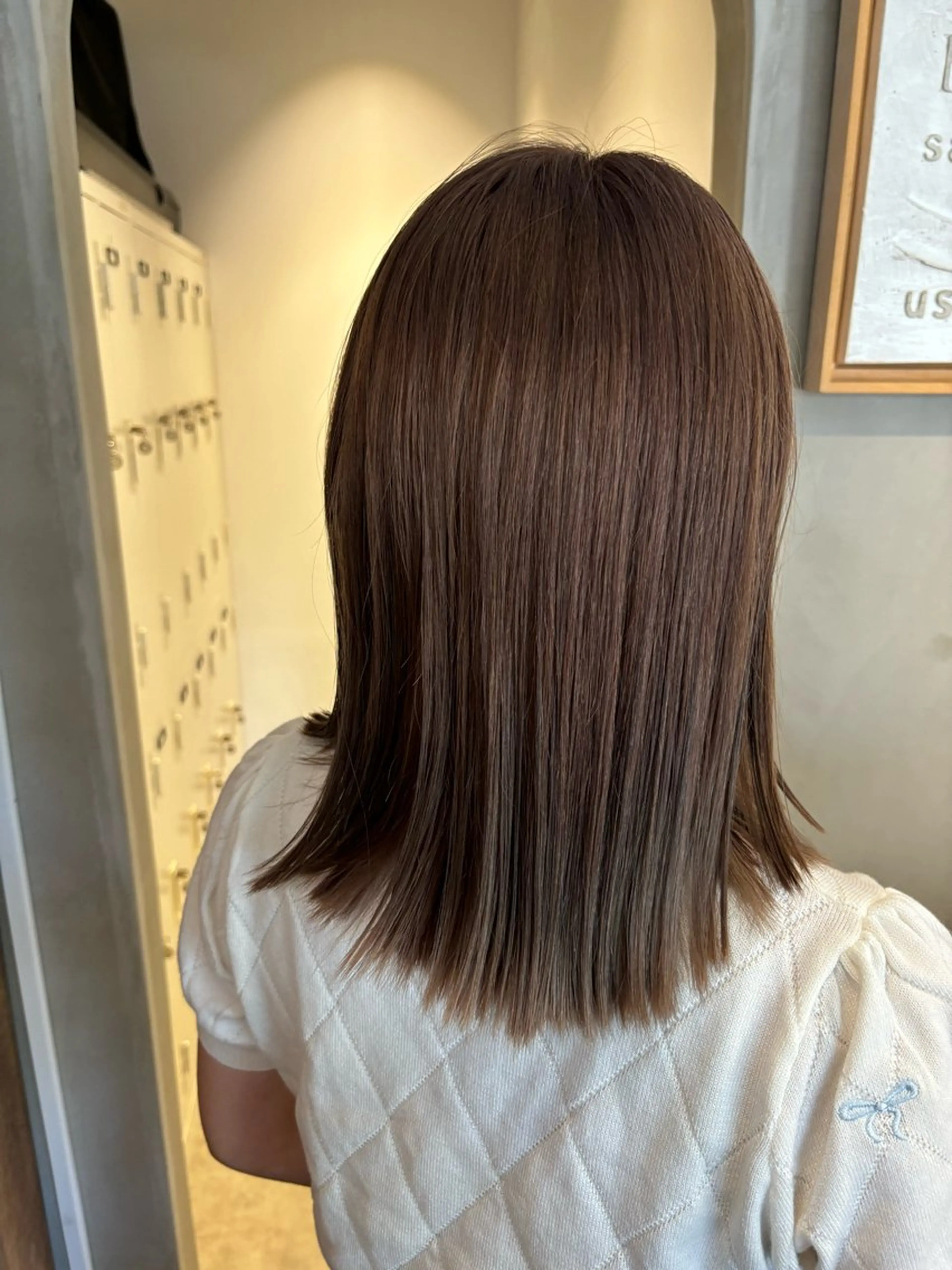 ミディアム カラー ベージュカラー ブリーチ ヘアカラー 似合わせメイク💄 粉川愛香のヘアスタイル