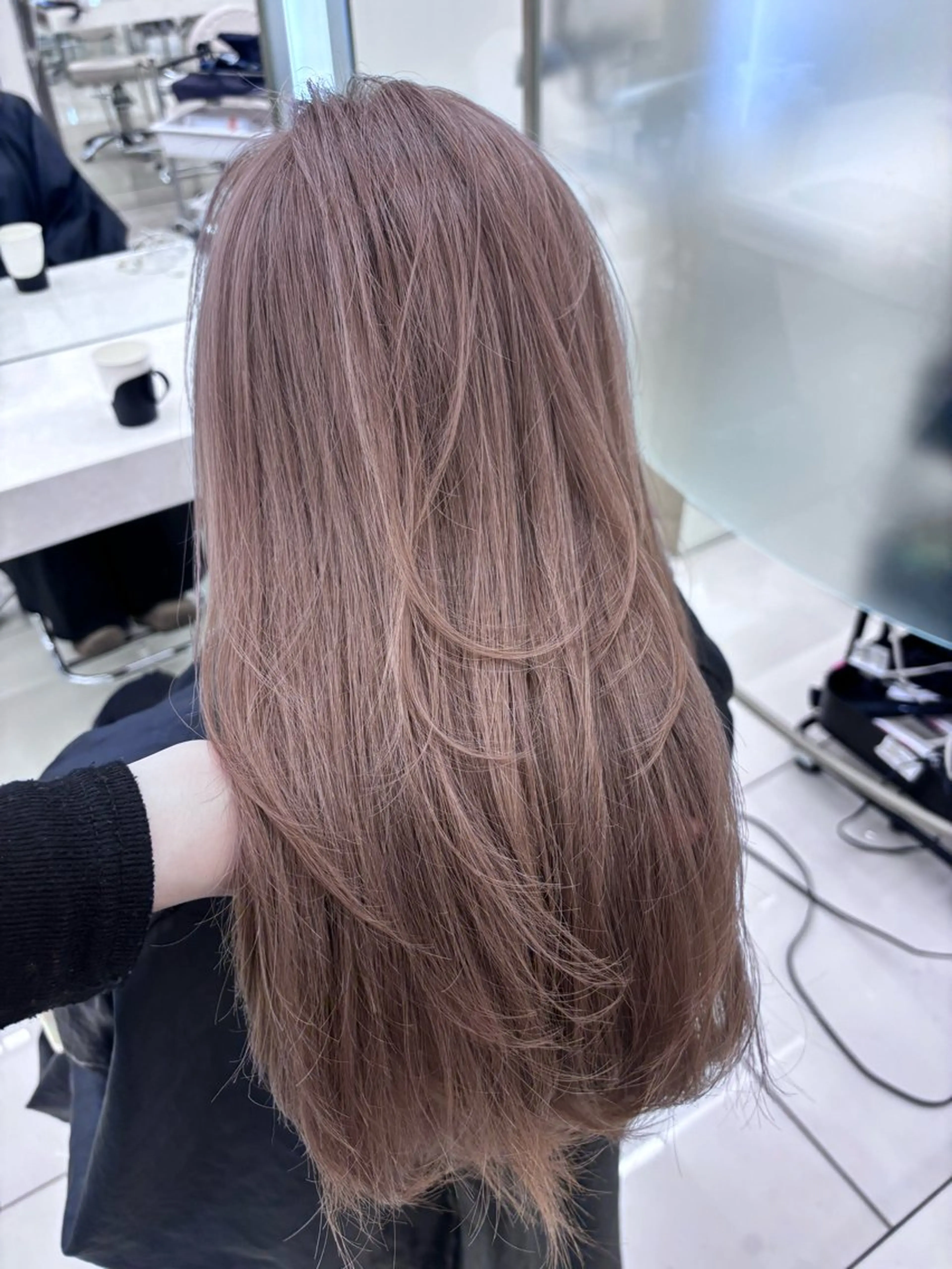 ロング ヘアカラー モヅメ モモエのヘアスタイル