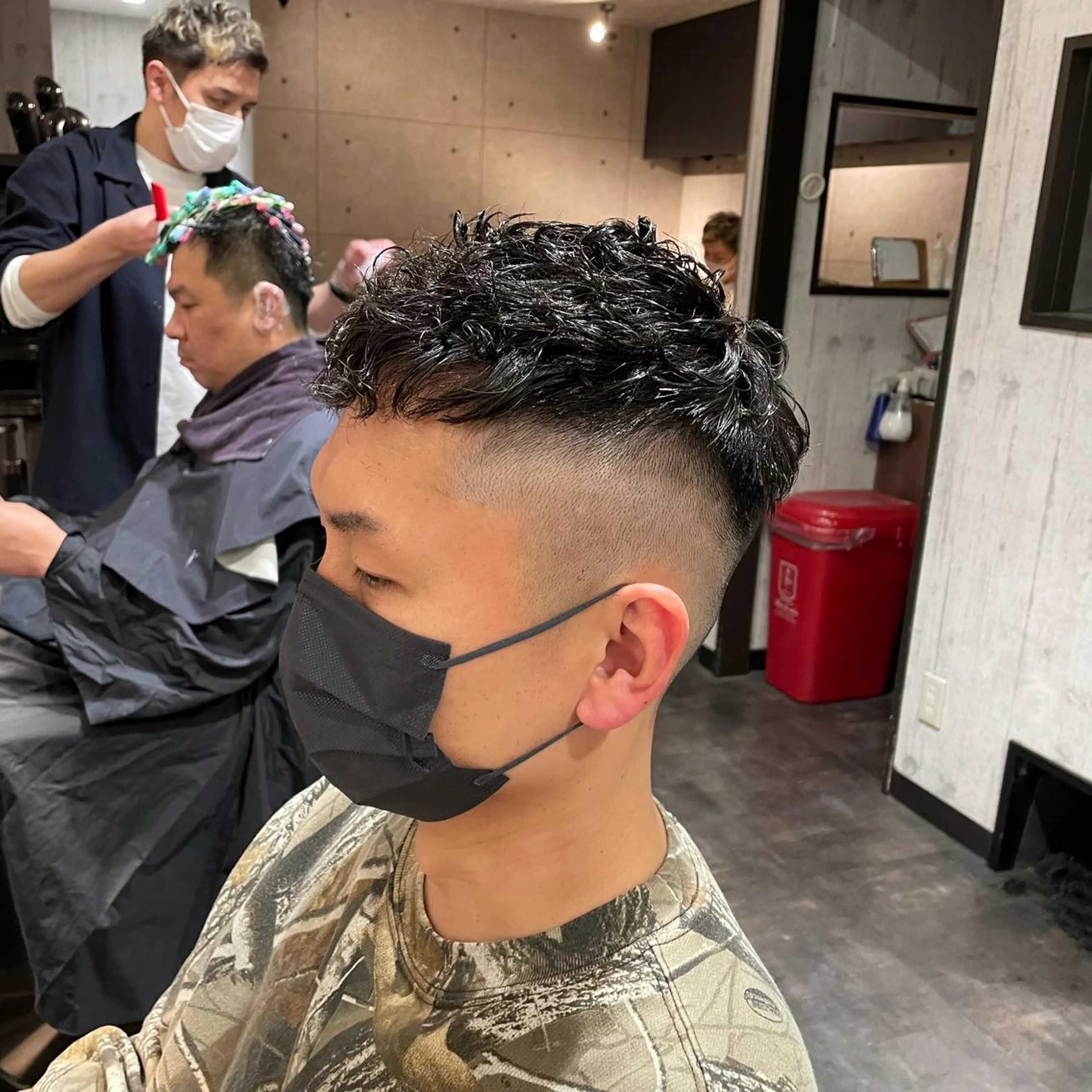 ショート パーマ メンズ フェードカット メンズパーマ カット パーマ Wataru 外国人風カラー💎のヘアスタイル