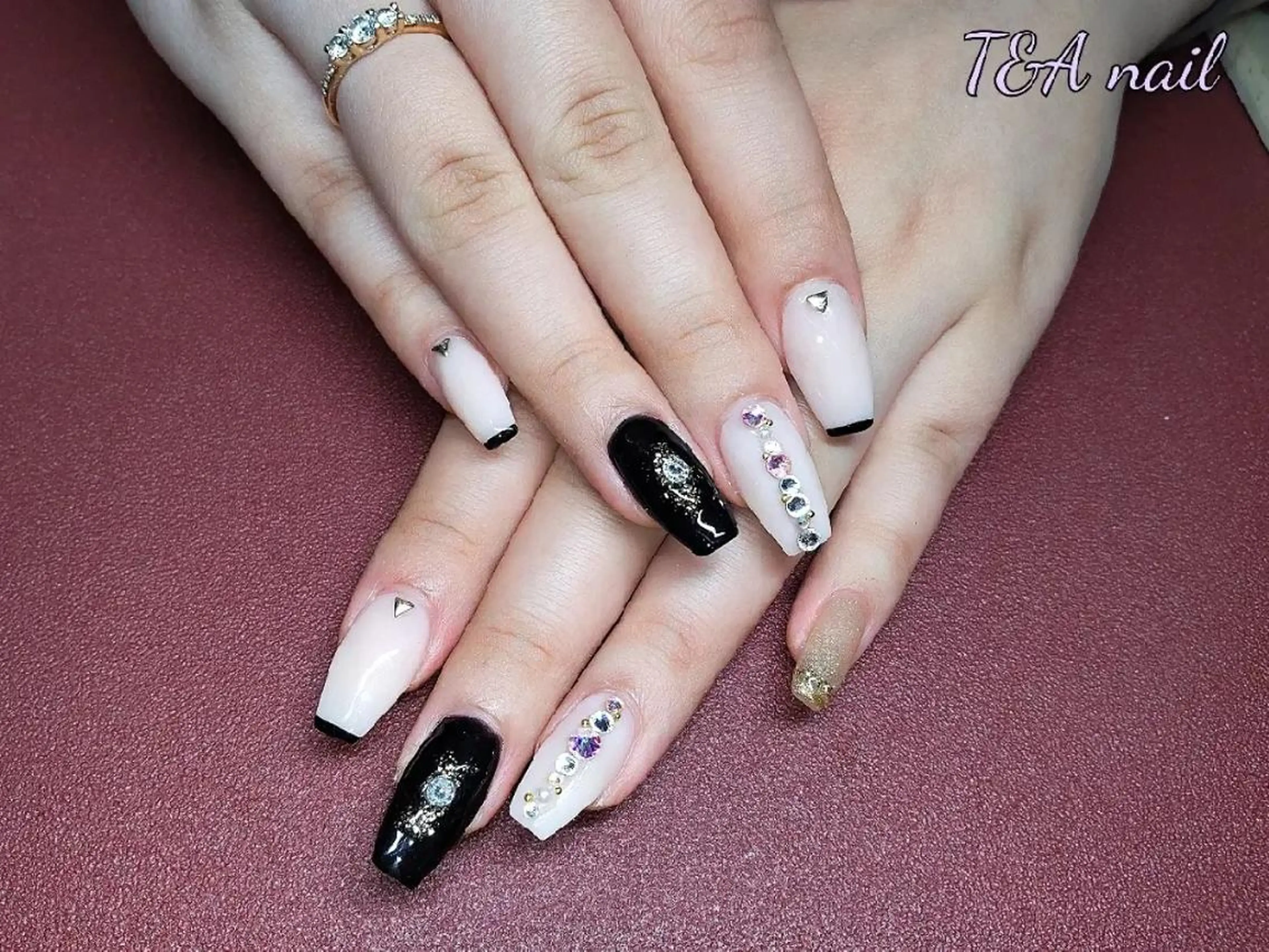 セミロング ネイル 長さ出し ジェルネイル キラキラネイル ニュアンスネイル スカルプネイル ハンドネイル T&A nailのネイルデザイン