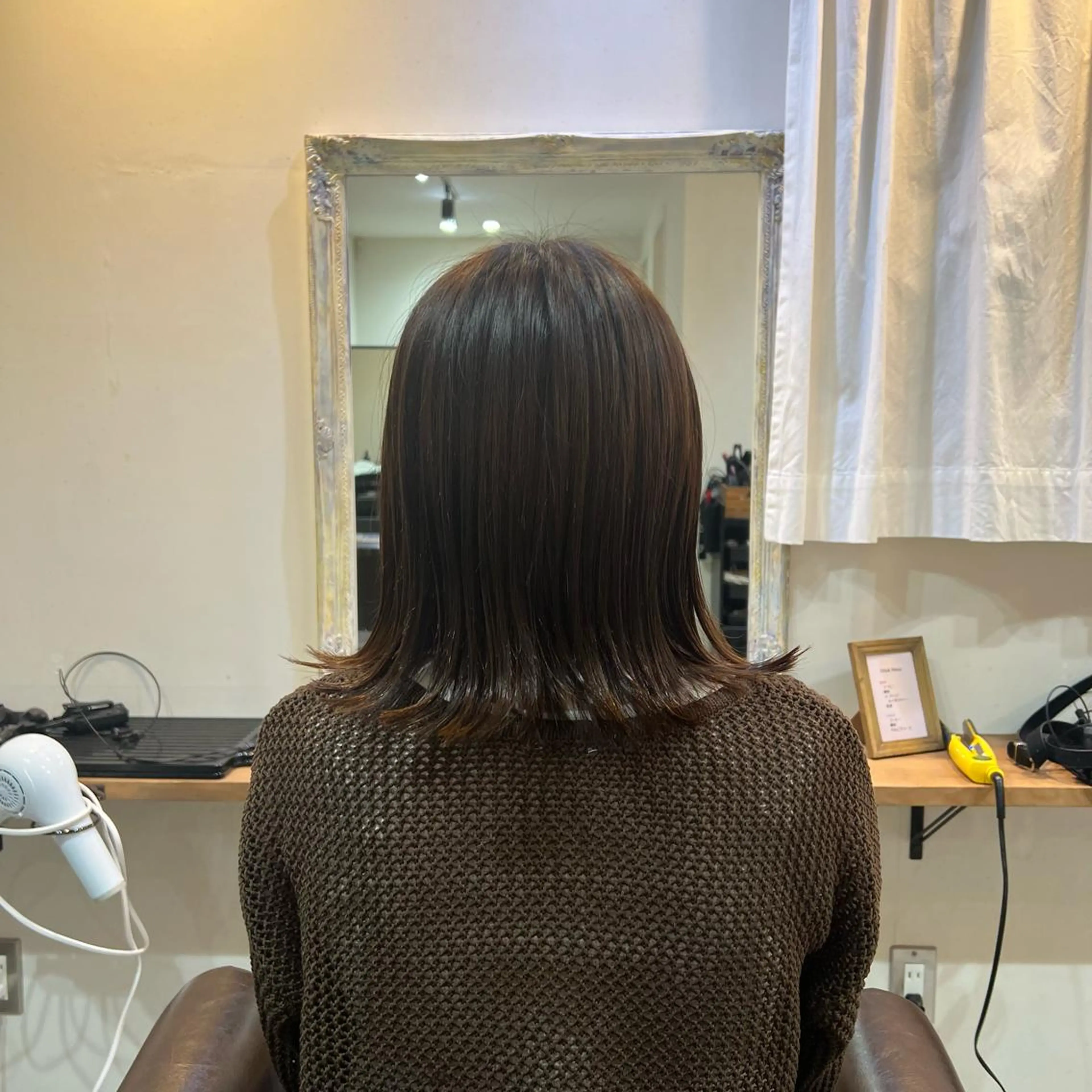 ミディアム ボブ 外ハネヘア カット 切りっぱなしボブ 👩🏼ミニボブのヘアスタイル