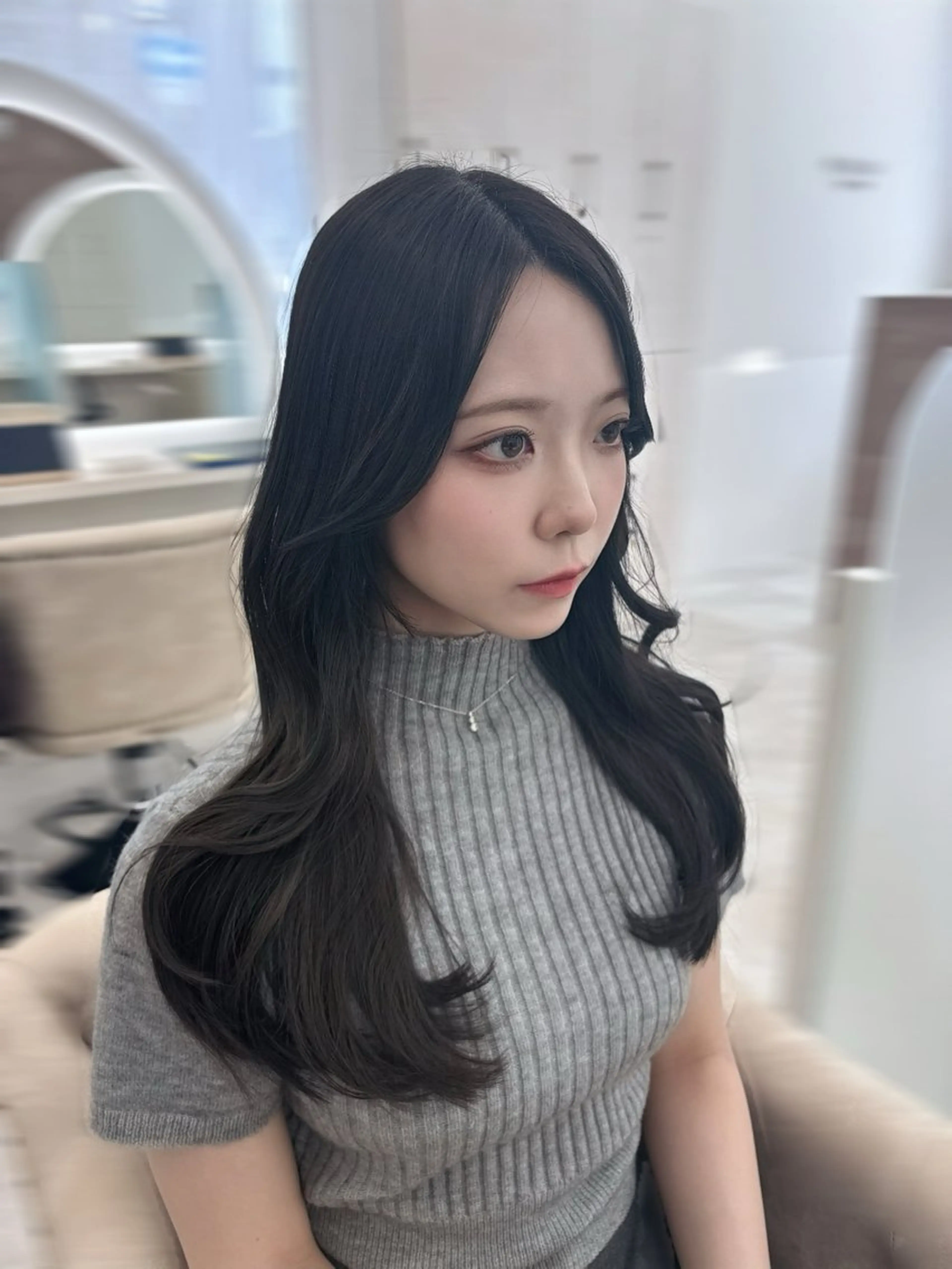 ロング カラー 透明感カラー グレージュ くびれヘア 髪質改善 レイヤーカット カット 縮毛矯正 トリートメント Zina 梅田所属・盛れる顔まわりカット 🩰💕SHIONのヘアスタイル