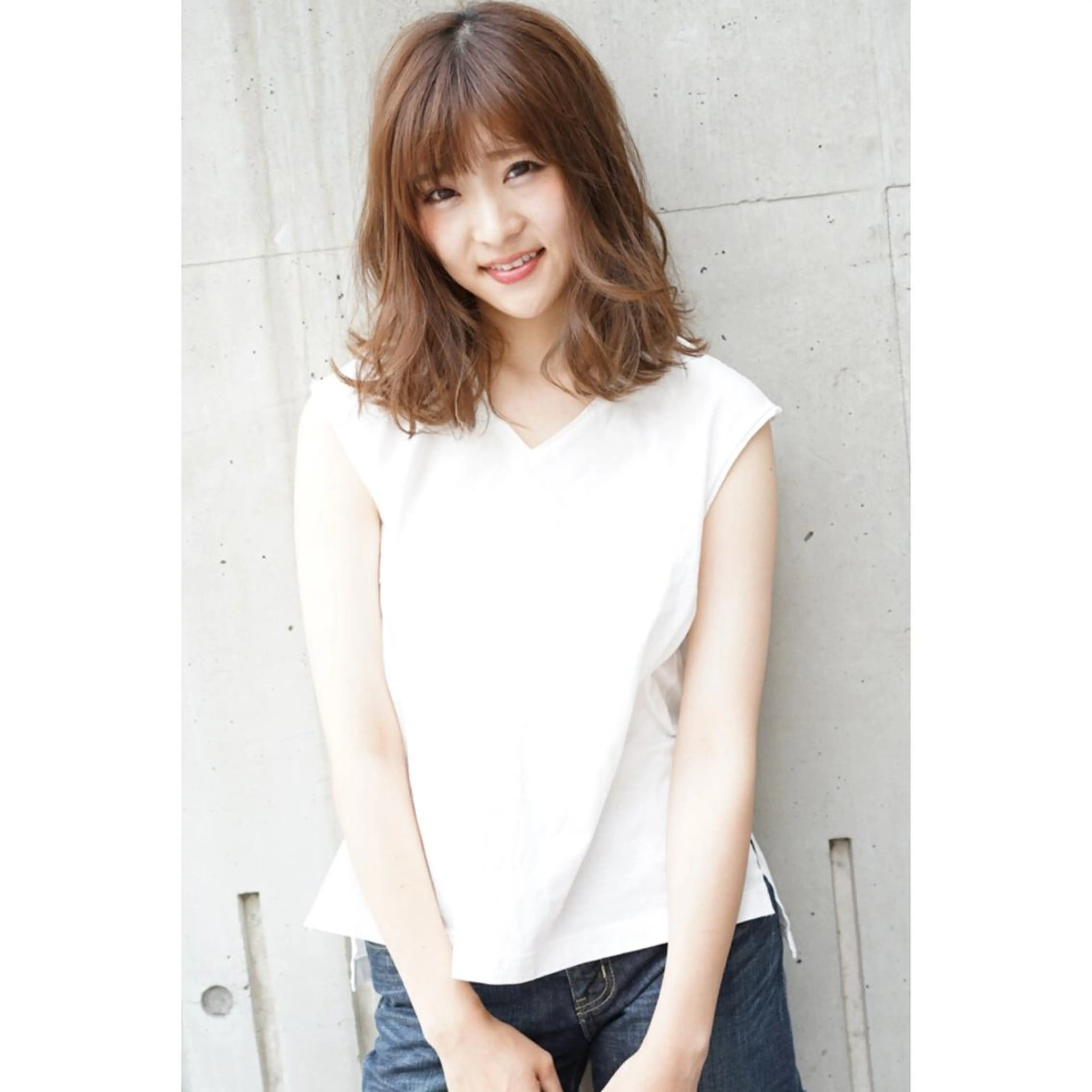 ミディアム ヘアールーム アートのヘアスタイル