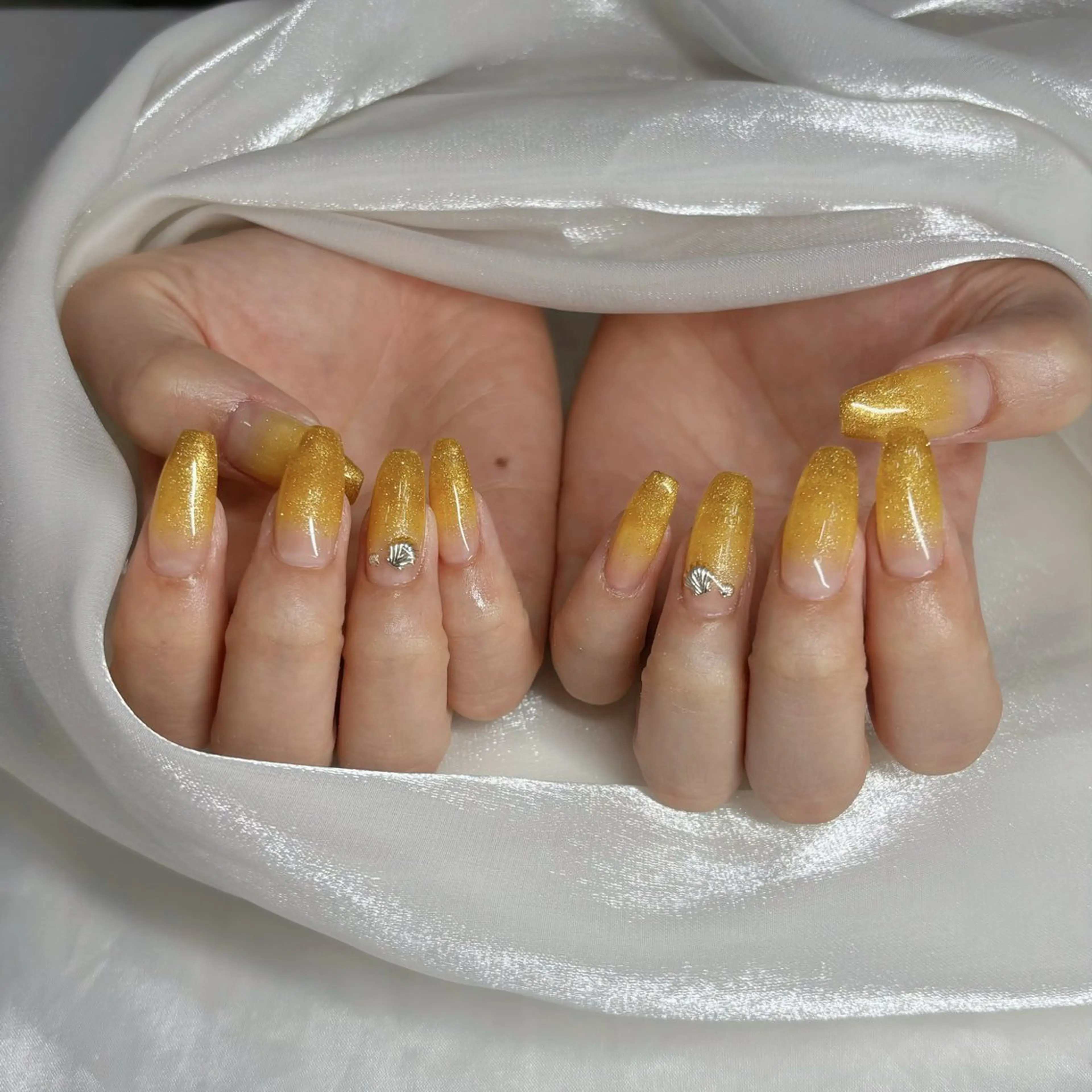 ネイル ハンドネイル CeCe Garden所属・CeCeGarden ✨️キラキラワンホンのネイルデザイン