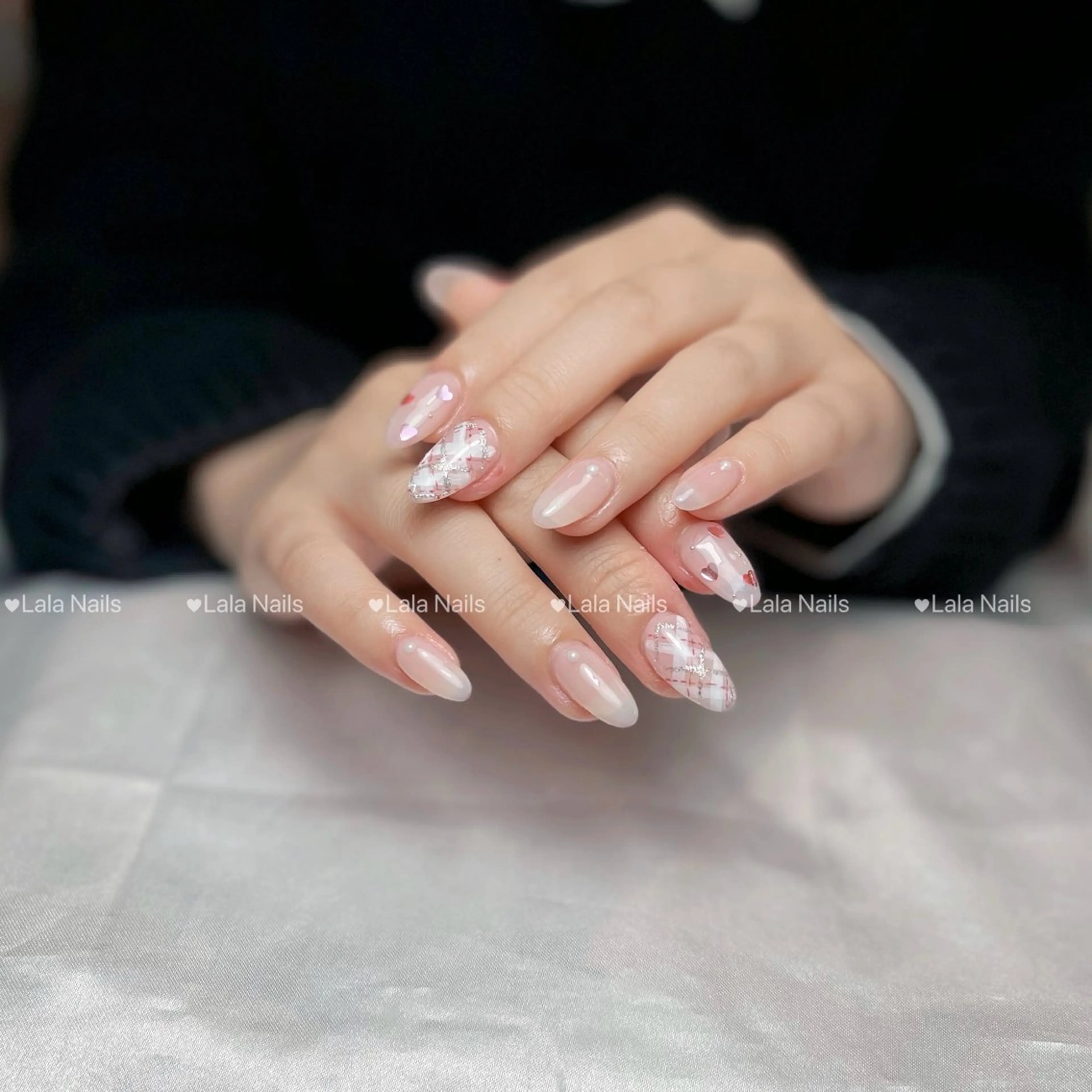 ネイル アートネイル 長さ出し フレンチネイル グラデーション キラキラネイル Lala Nails所属・Lala Nailsのネイルデザイン