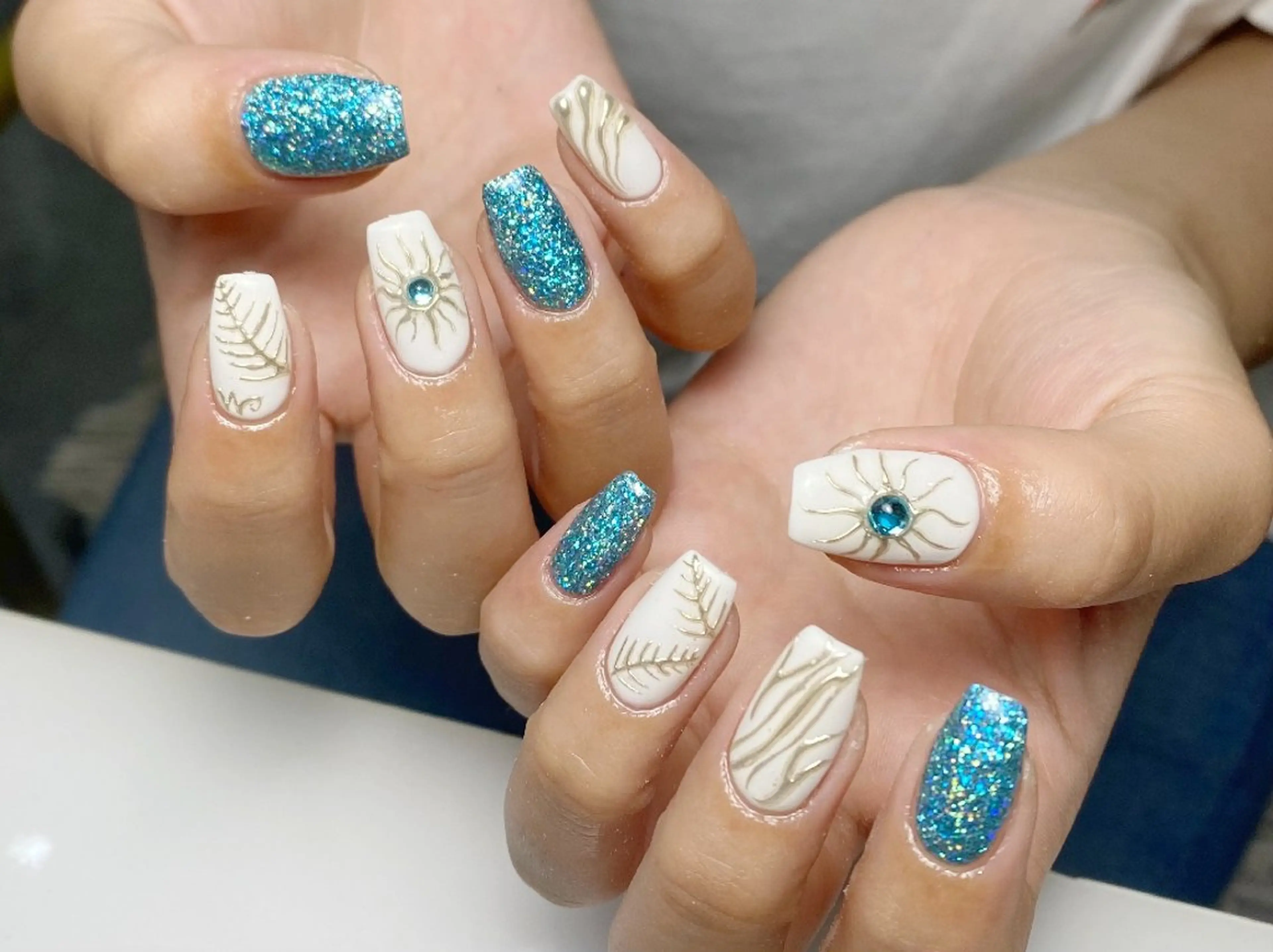 ネイル チークネイル フレンチネイル ジェルネイル ガーリー キラキラネイル ハンドネイル UM Nail Salonのネイルデザイン