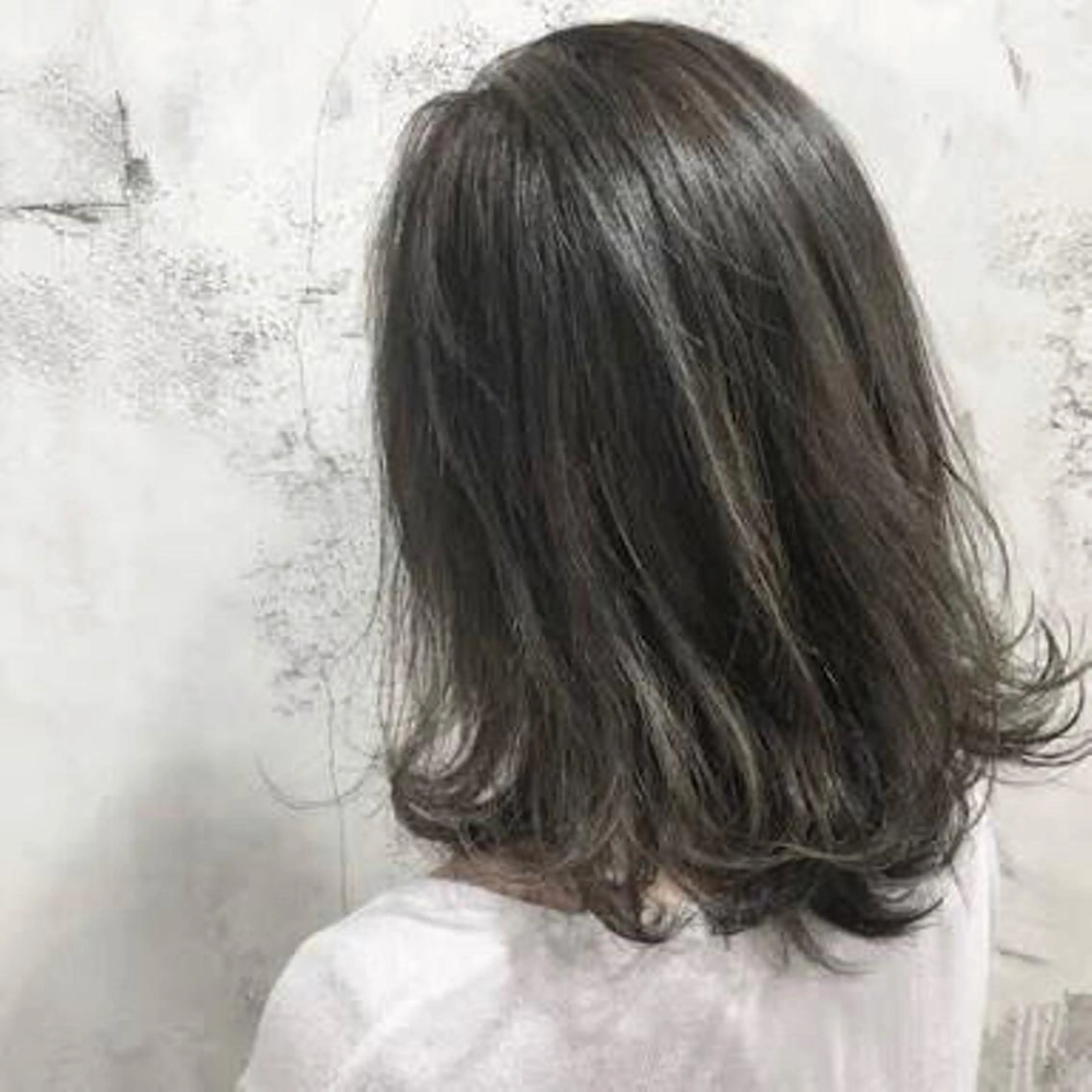ショート カラー グレージュ ハイライトカラー ハイライト 外ハネヘア Remore所属・中塚 義人のヘアスタイル