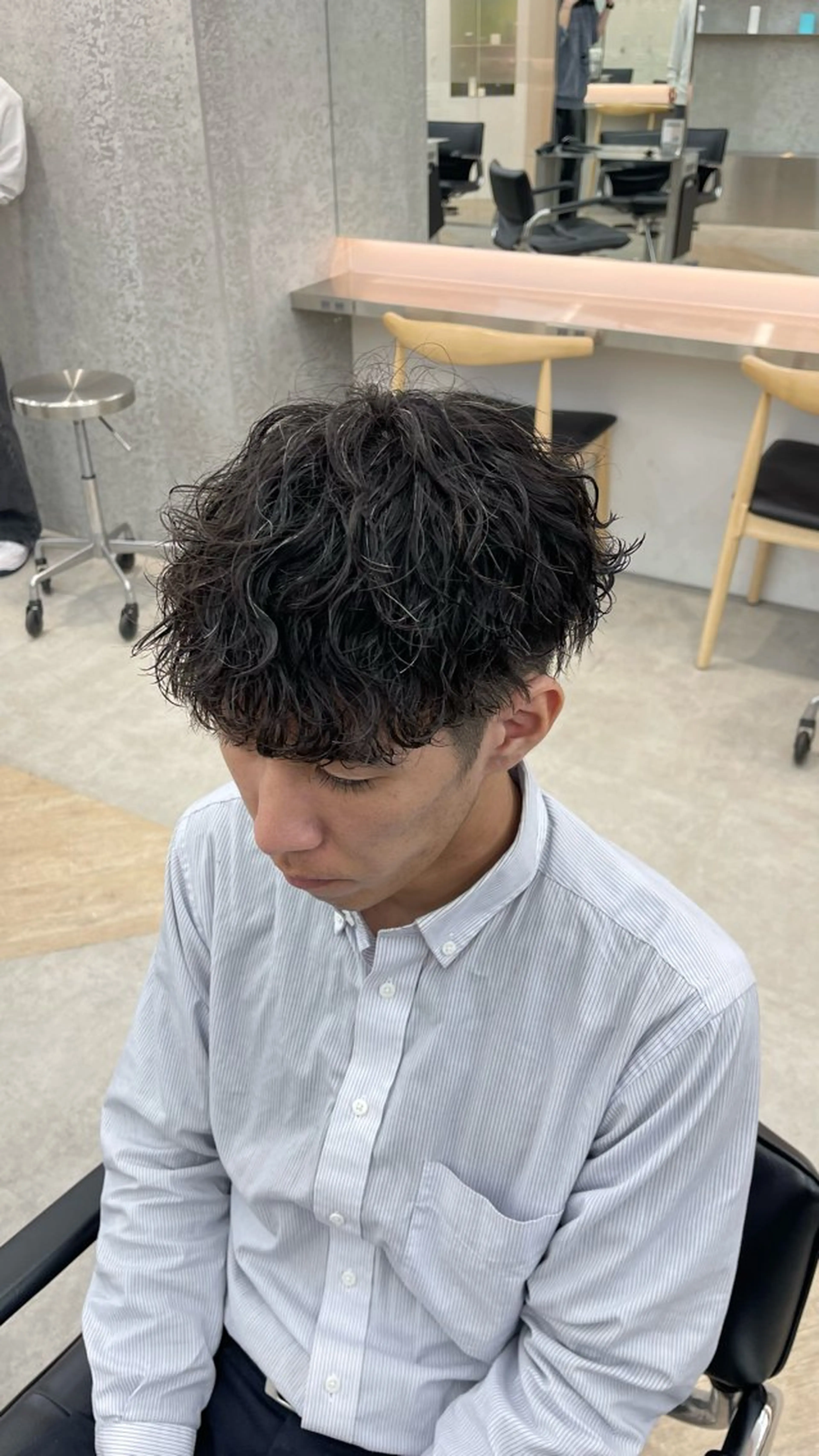 ショート カラー パーマ メンズ キッズ メンズパーマ 波巻きパーマ 岩本晴佳/波巻きパー マ/フェザーパーマのヘアスタイル