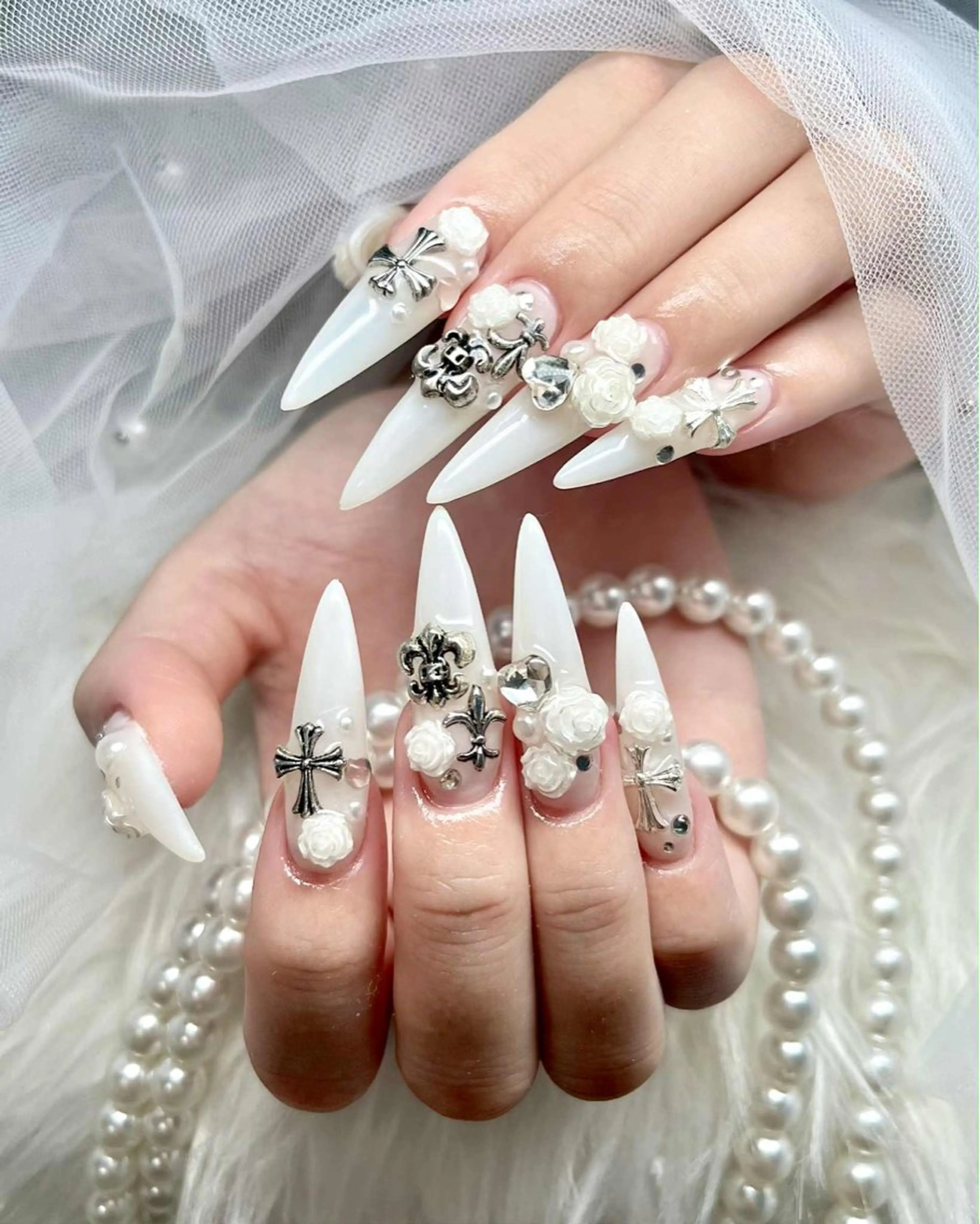 ネイル オーロラネイル フレンチネイル ジェルネイル ハロウィン キラキラネイル H.baby Nail Salon所属・H.baby Nail Salonのネイルデザイン