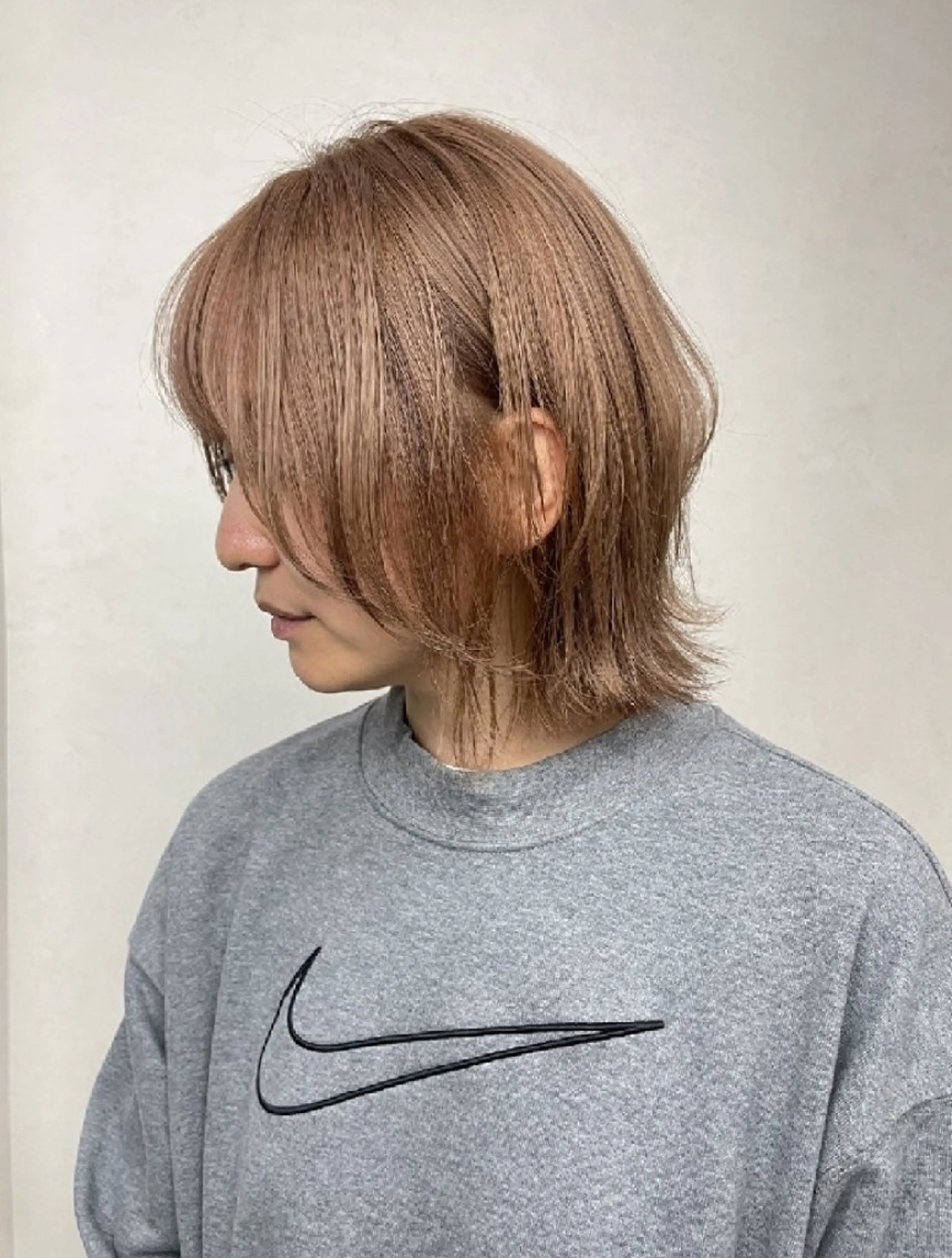 ミディアム カラー ボブレイヤー ベージュカラー ブリーチ ミルクティーベージュ ブリーチなしカラー カット ヘアカラー トリートメント 安達 舞/SPAのヘアスタイル