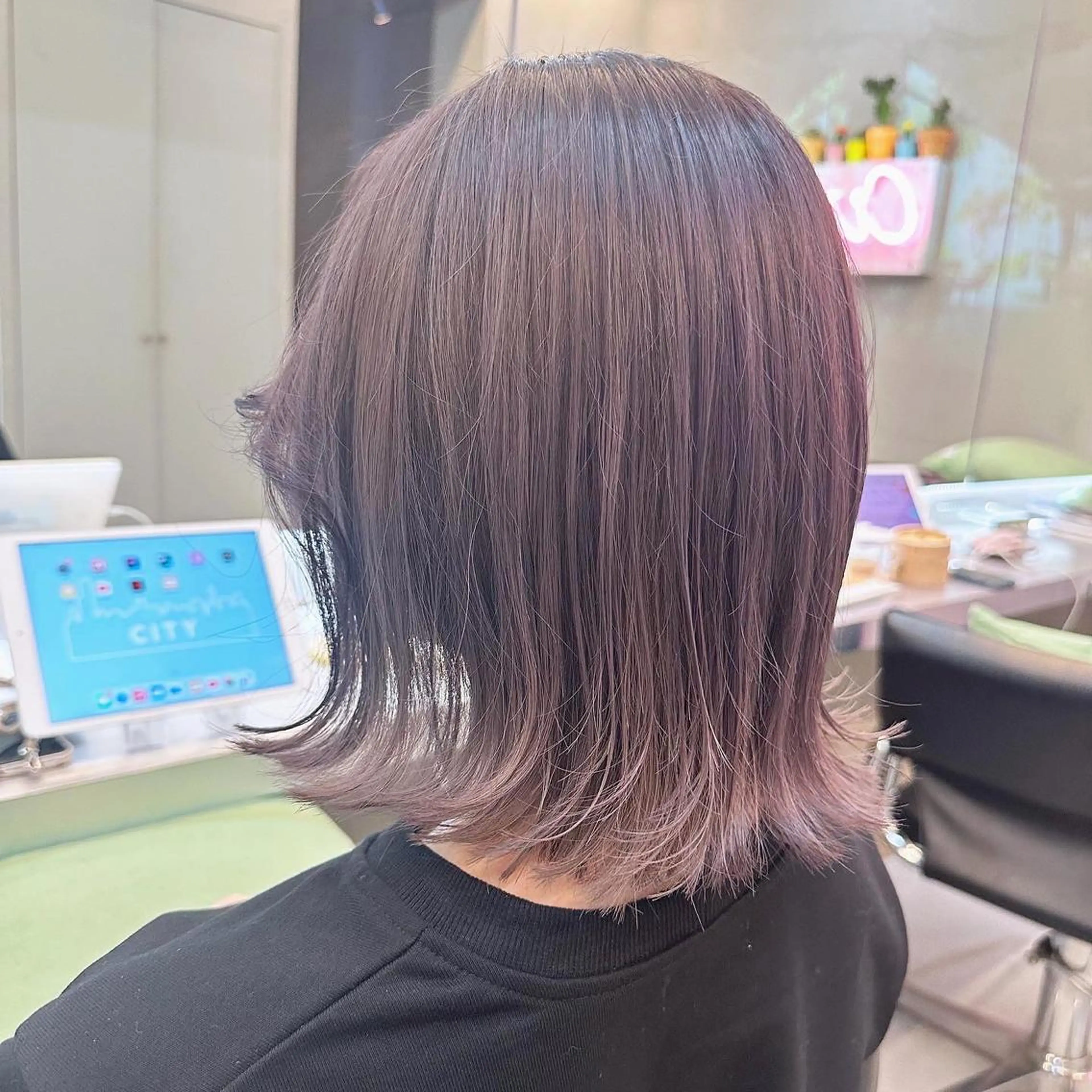 ミディアム カラー 岡野 静華のヘアスタイル