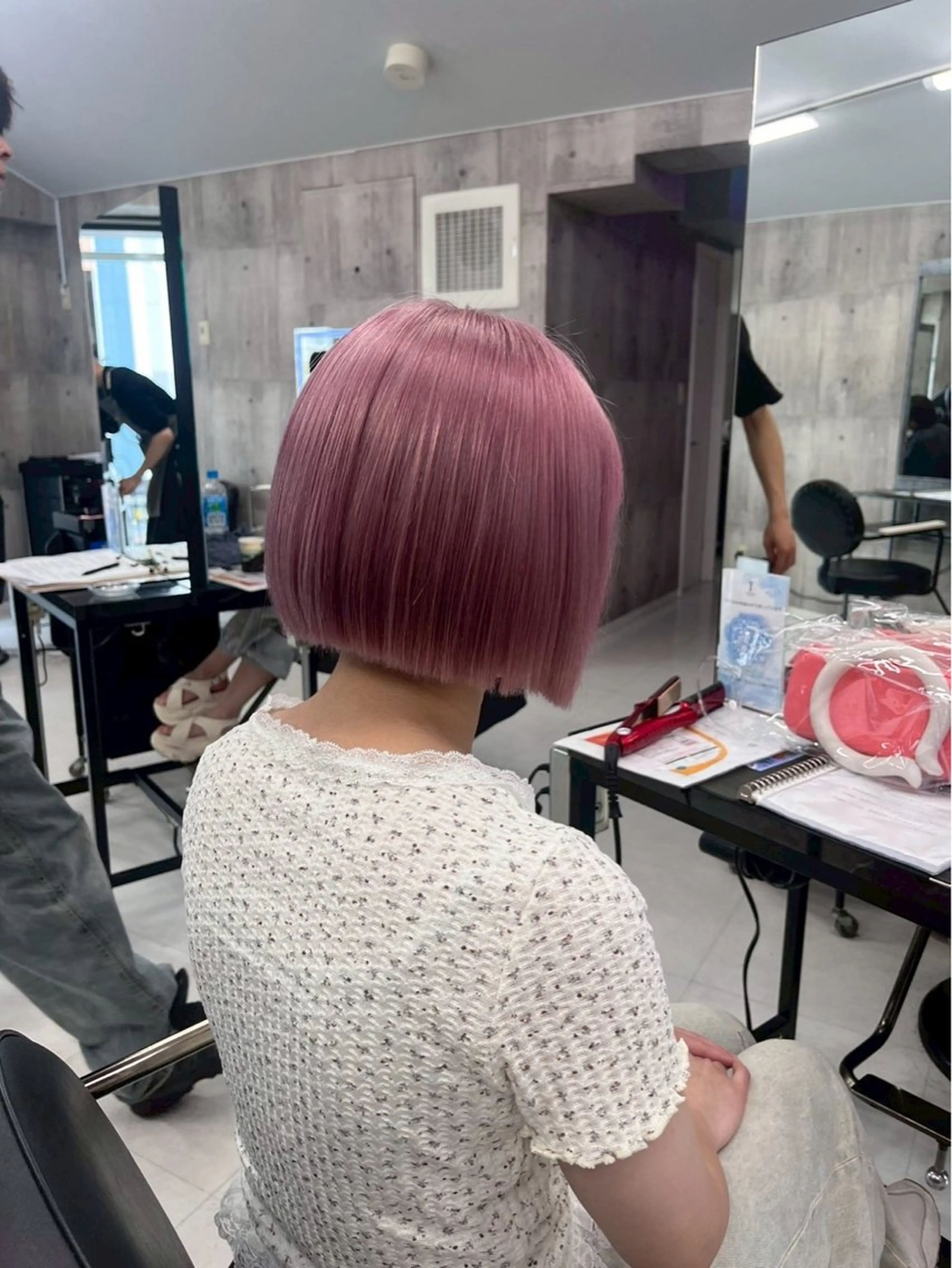 ショート カラー アッシュ バレイヤージュ ミストバング ブリーチ ブロンド hayato🌟/ ツヤサラハイトーンのヘアスタイル