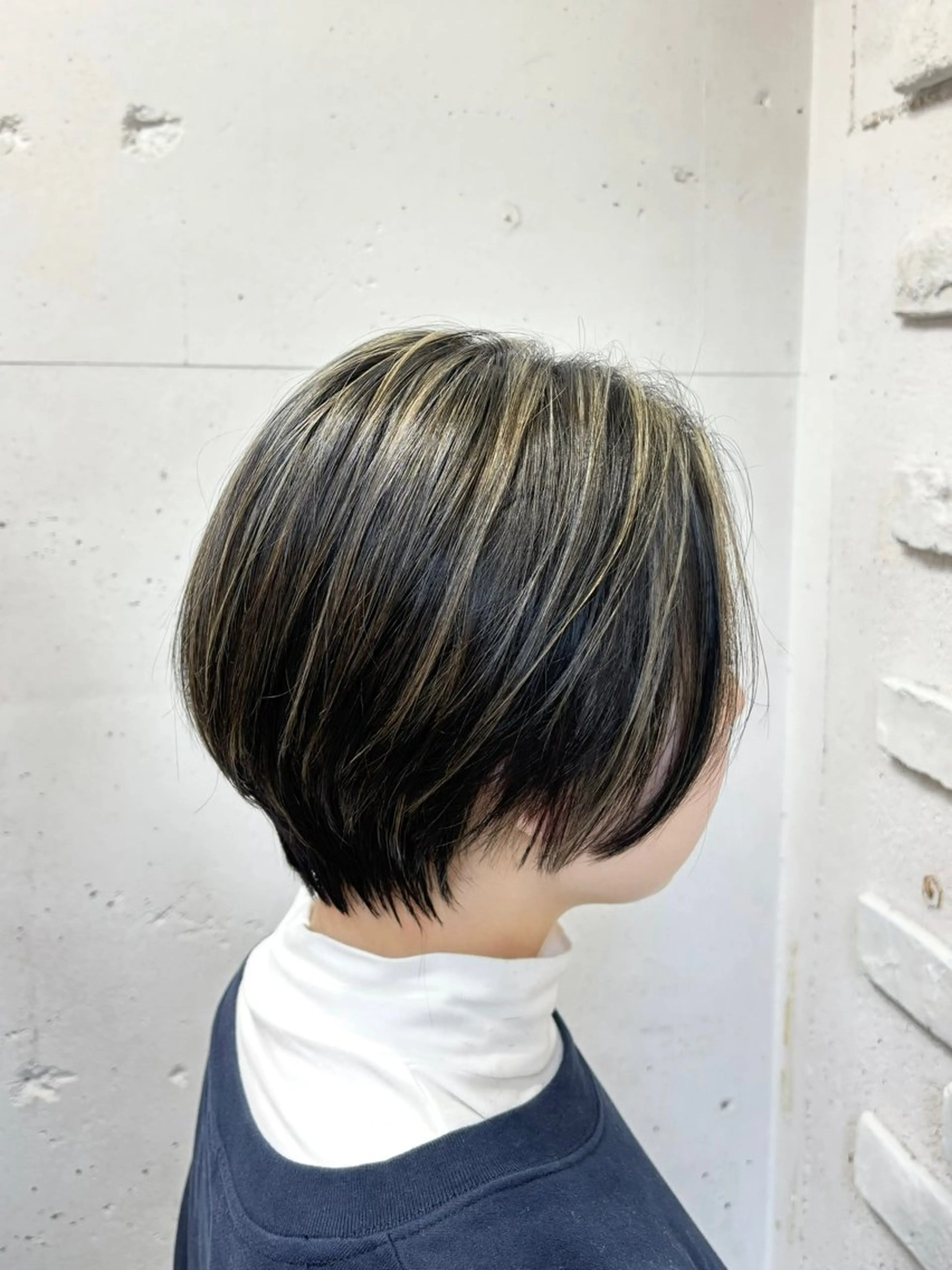 カット+ハイライト(ホイル15枚)+超音波トリートメントの写真