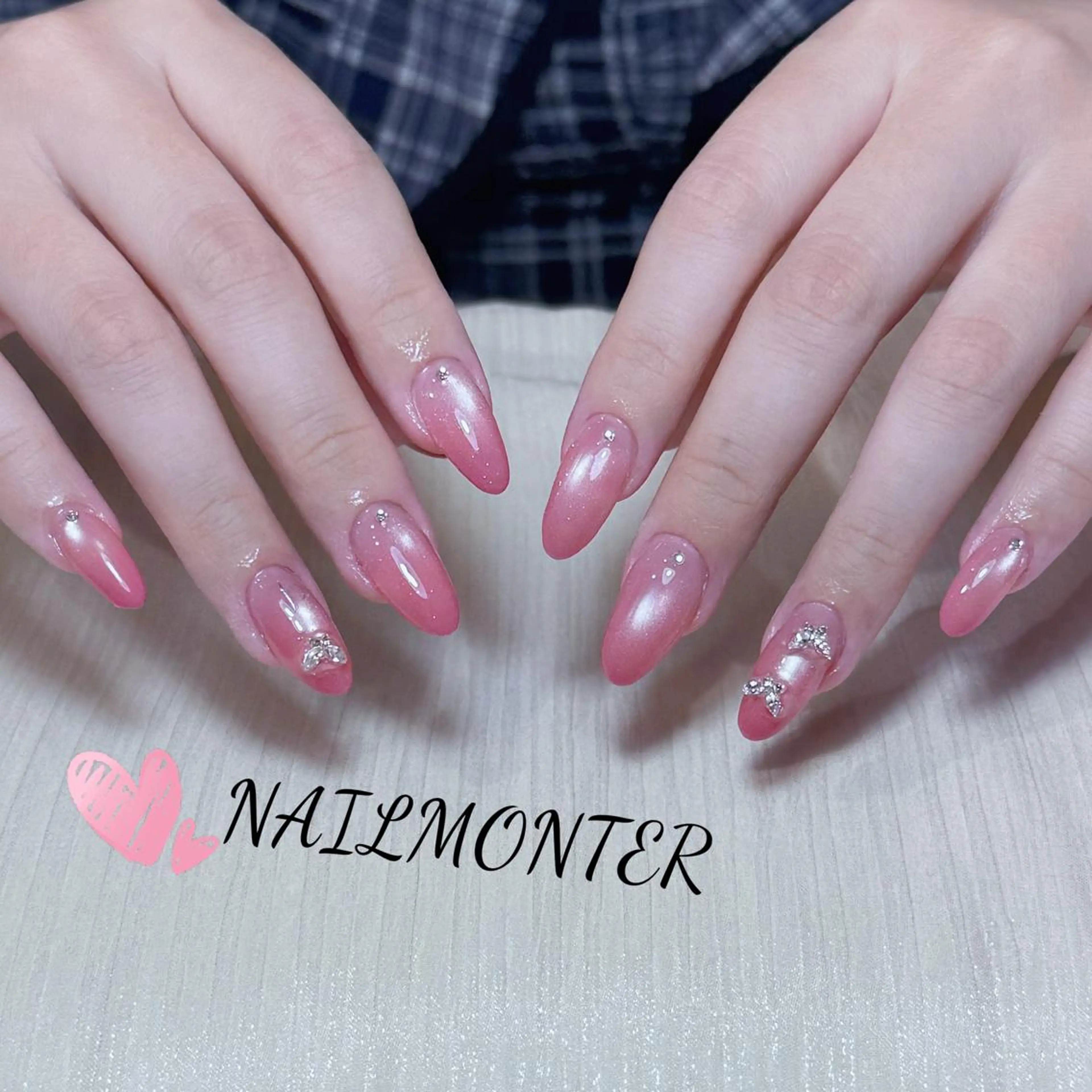 ❤️‍🔥🎀HAND🎀シンプルネイル⭐️ストーン&ホロ&シール⭐️ 🥰当日口コミ限定🌸の写真