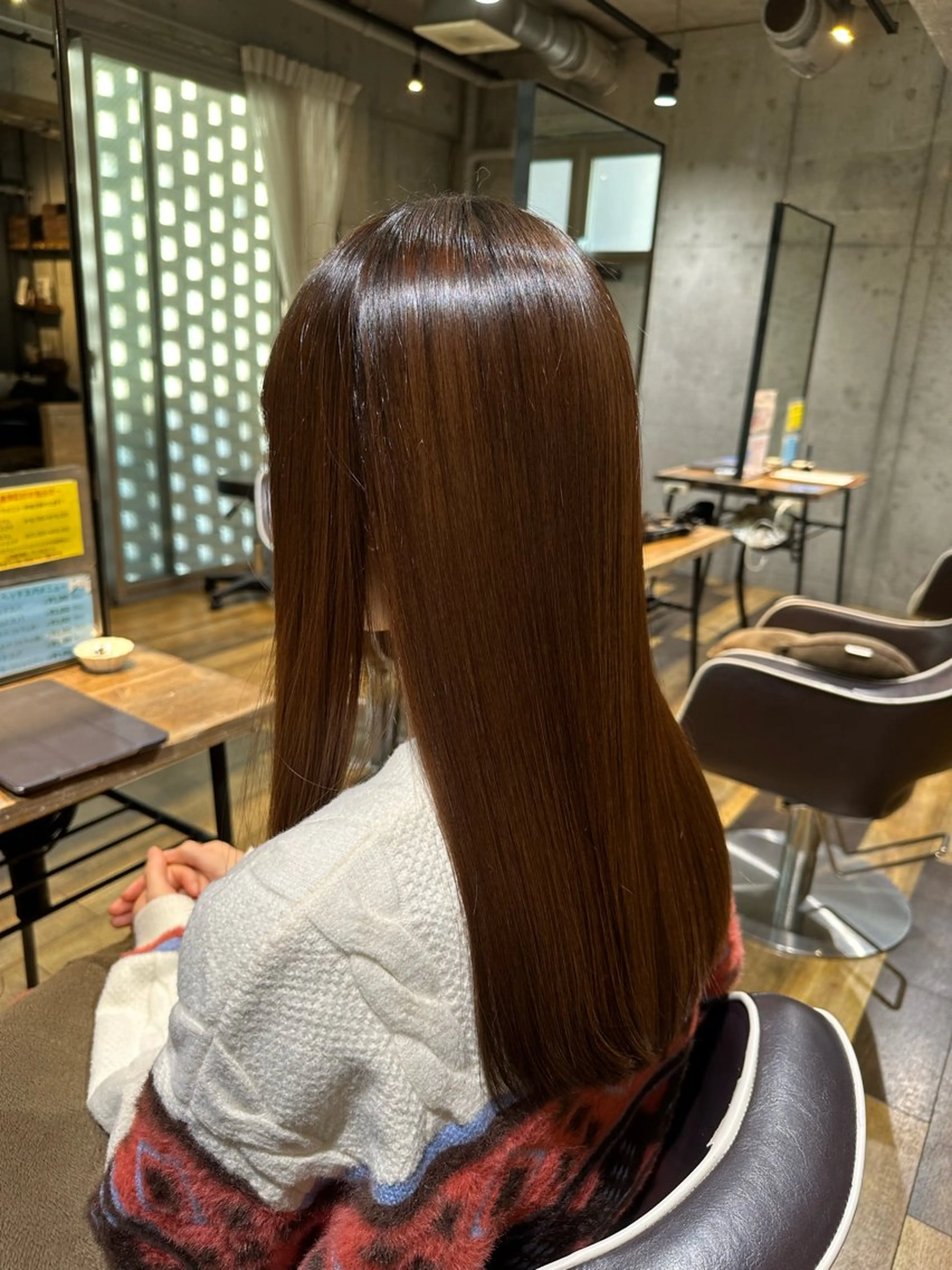 グレーカラー（白髪染め）　ロングヘアの写真