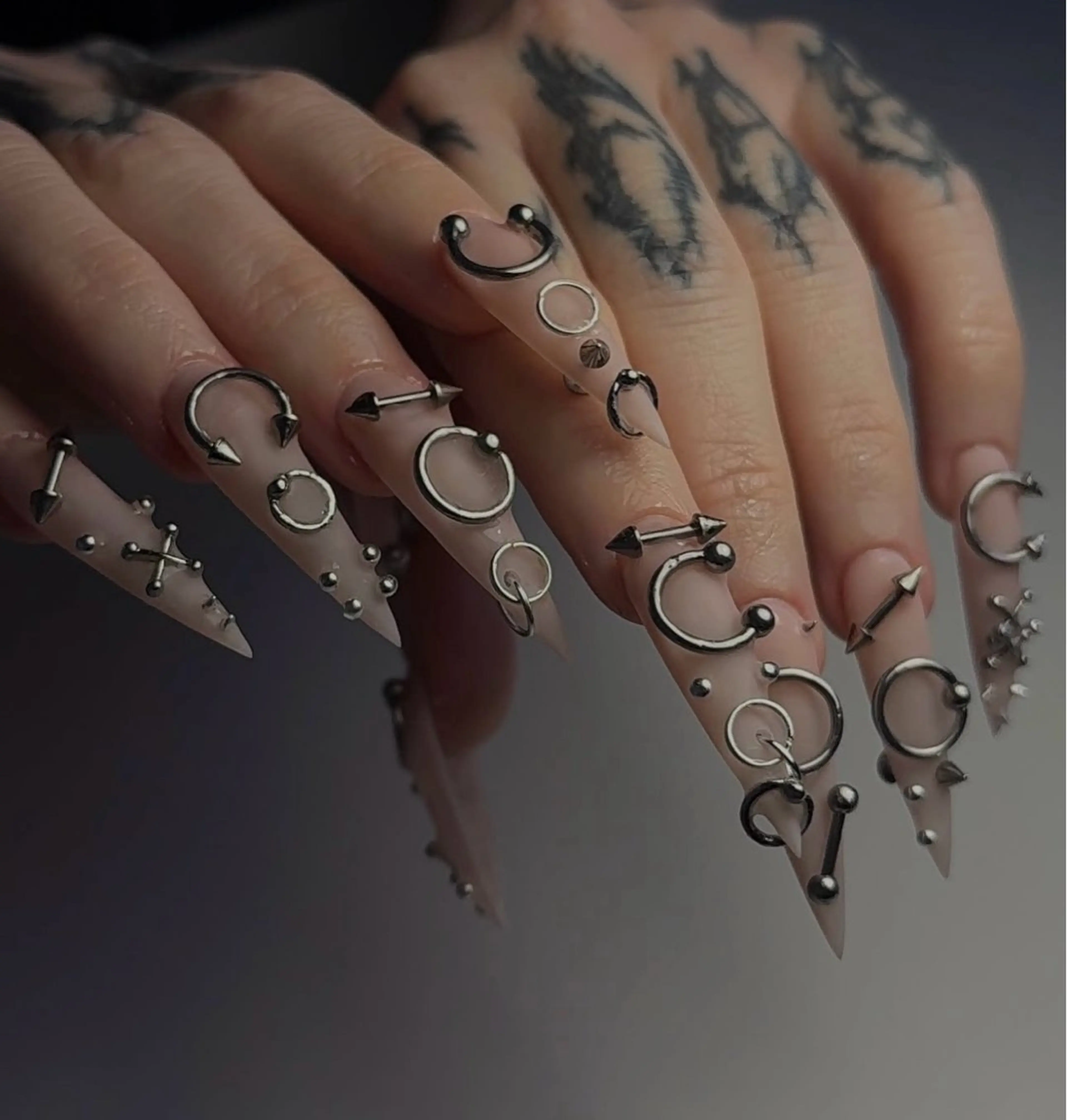 ネイル アートネイル ジェルネイル キラキラネイル ミラーネイル ニュアンスネイル ハンドネイル Ryu Nail Studio所属・Ryu Nail 新大久保のネイルデザイン