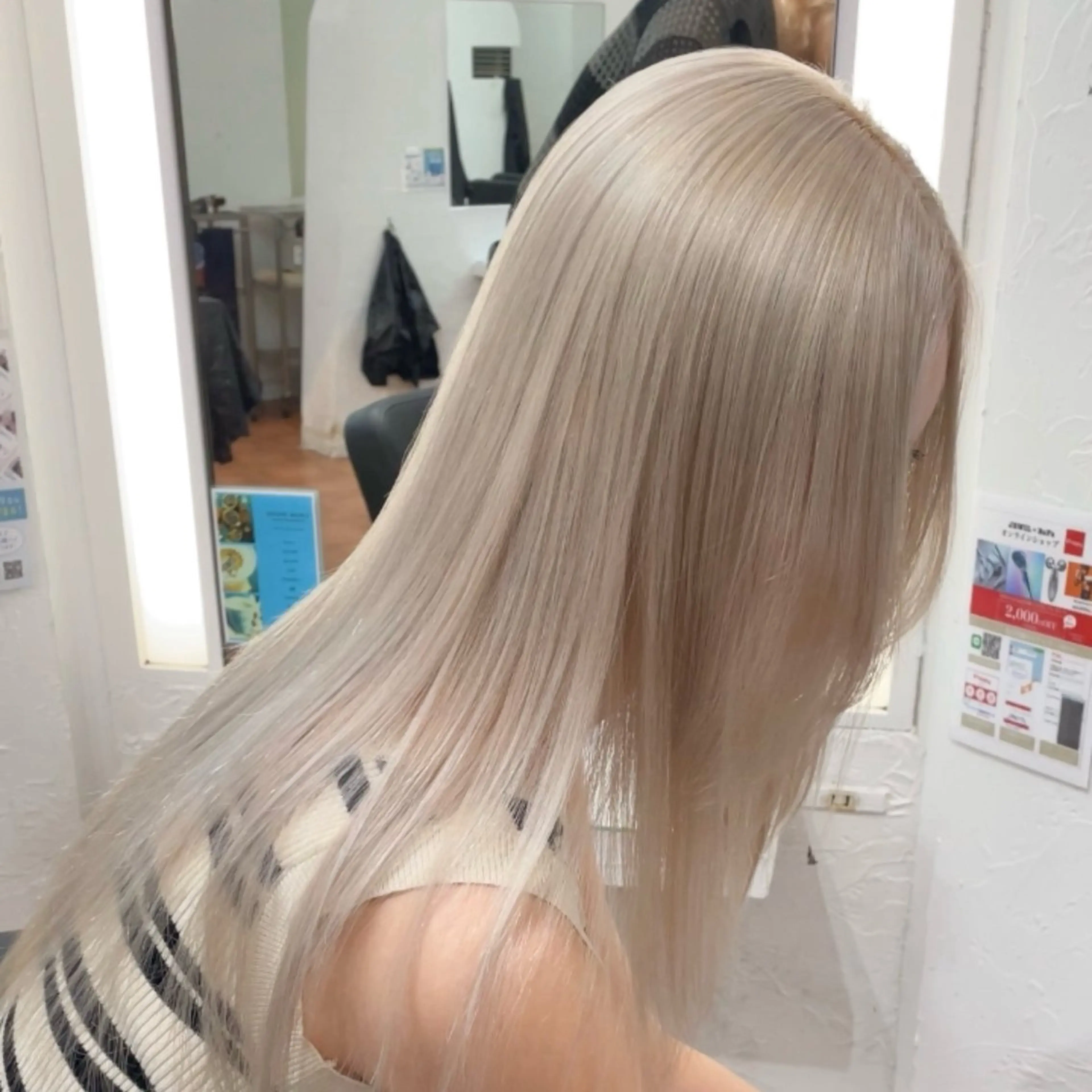 ロング カラー ベージュカラー ブリーチ ケアブリーチ デザインカラー ハイトーンカラー ヘアカラー トリートメント カラー特化× 赤井龍斗のヘアスタイル
