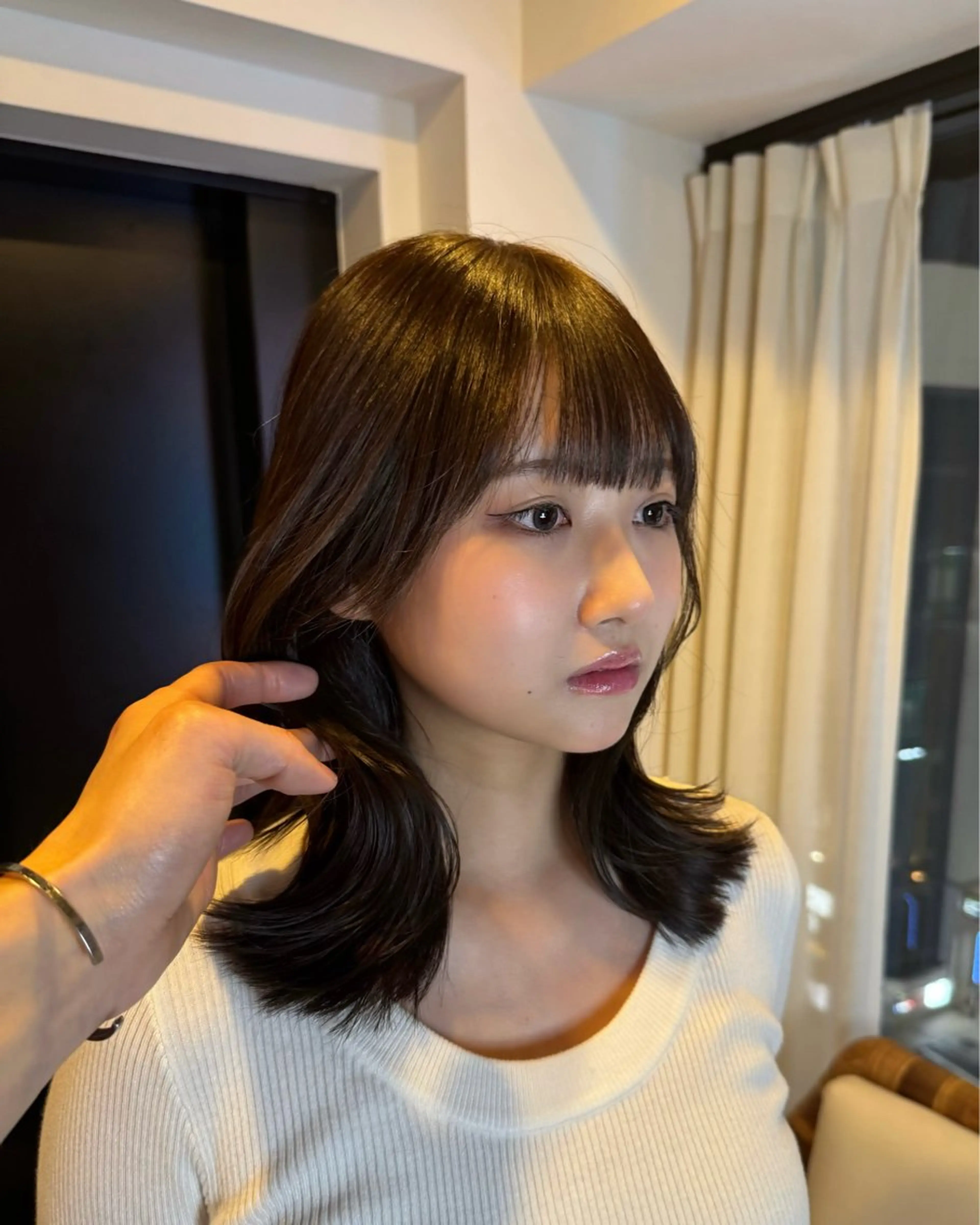 ミディアム カラー ミディアムレイヤー アッシュ アッシュブラウン ブラウンカラー くびれヘア カット Bonheur銀座 /前田 栞九郎のヘアスタイル