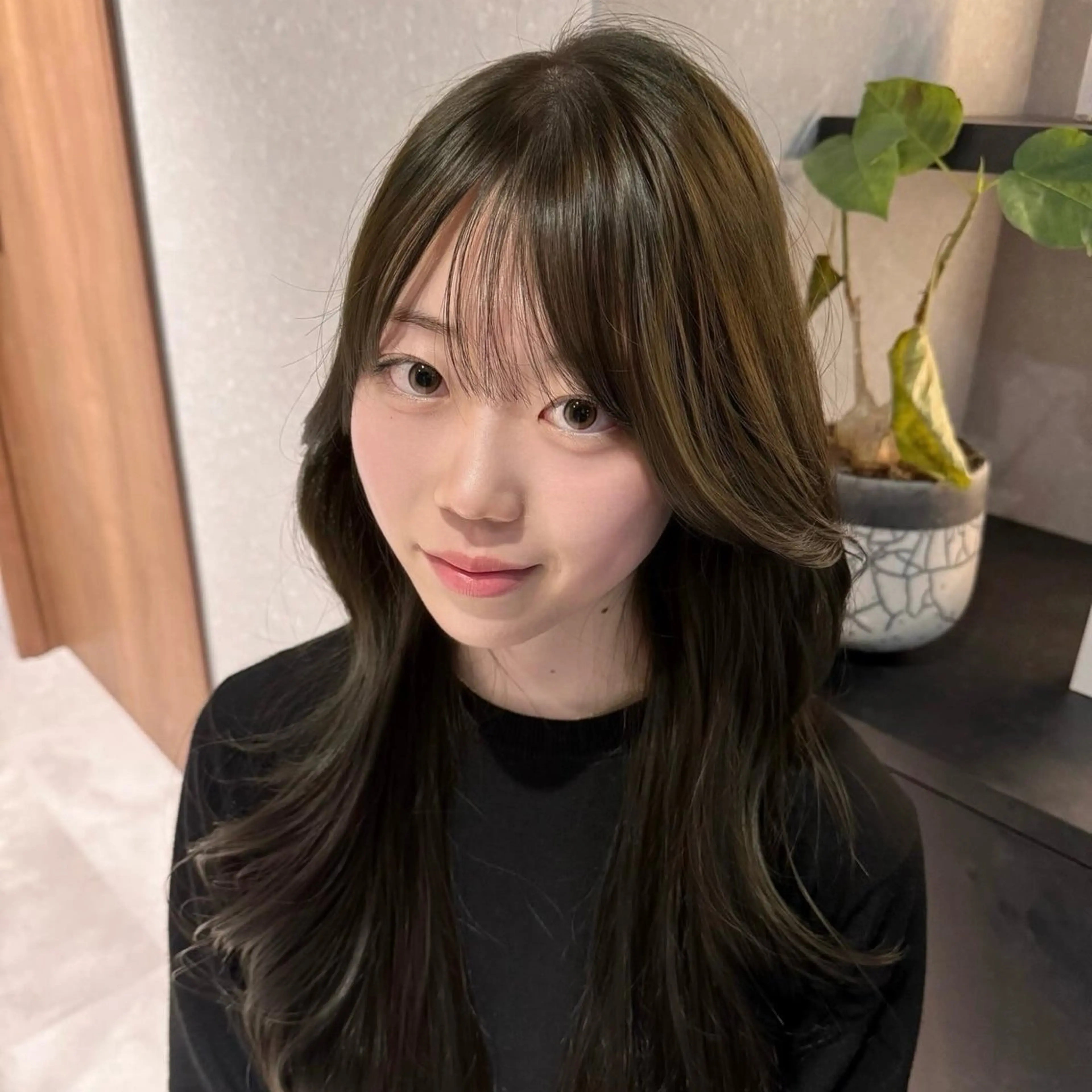 ロング カラー ベージュカラー オリーブベージュ 韓国風ヘア ヘアカラー rin 縮毛矯正/ 髪質改善のヘアスタイル