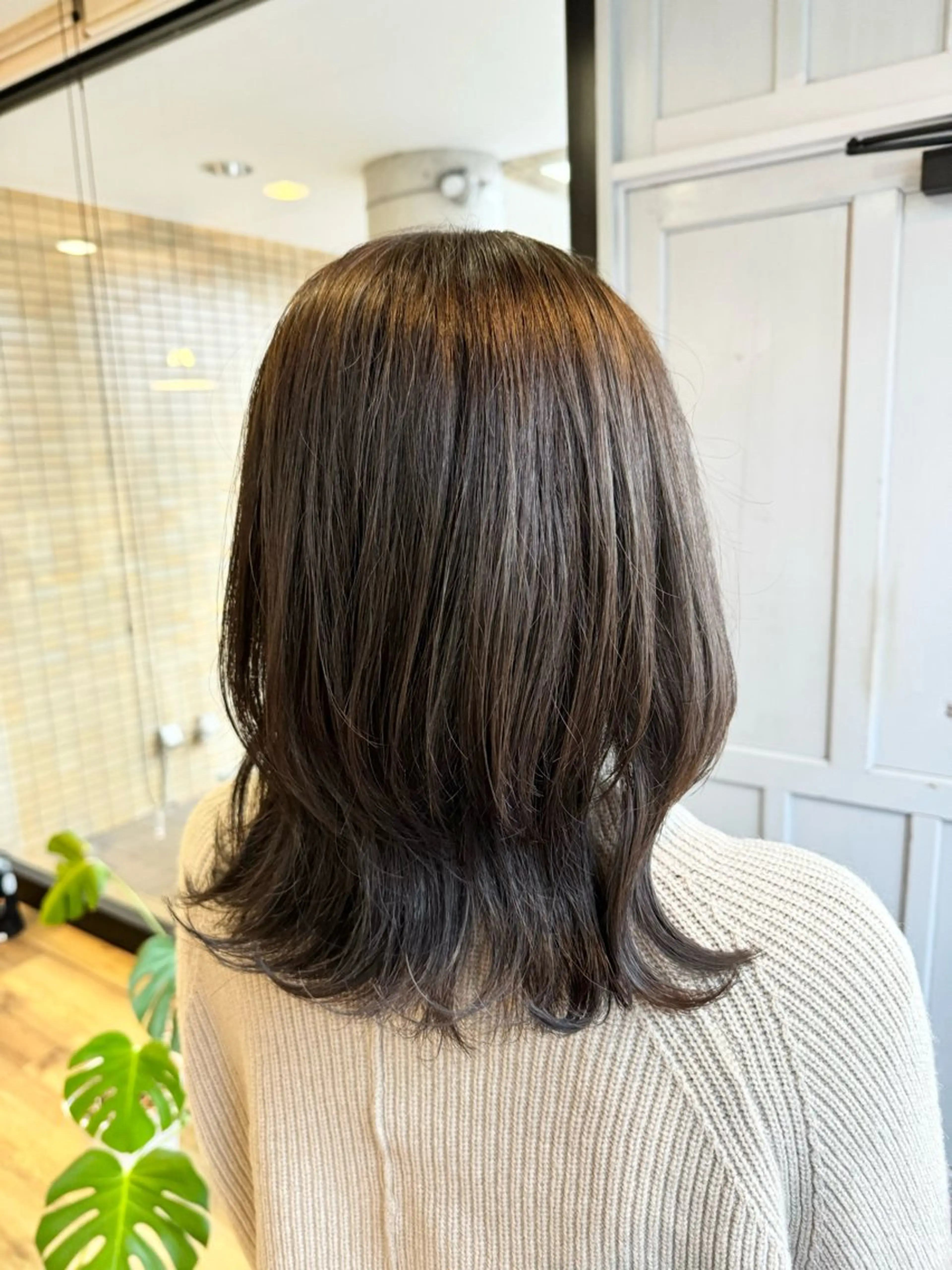 セミロング カラー アッシュ アッシュグレー ヘアカラー トリートメント ツキダテ ユイのヘアスタイル