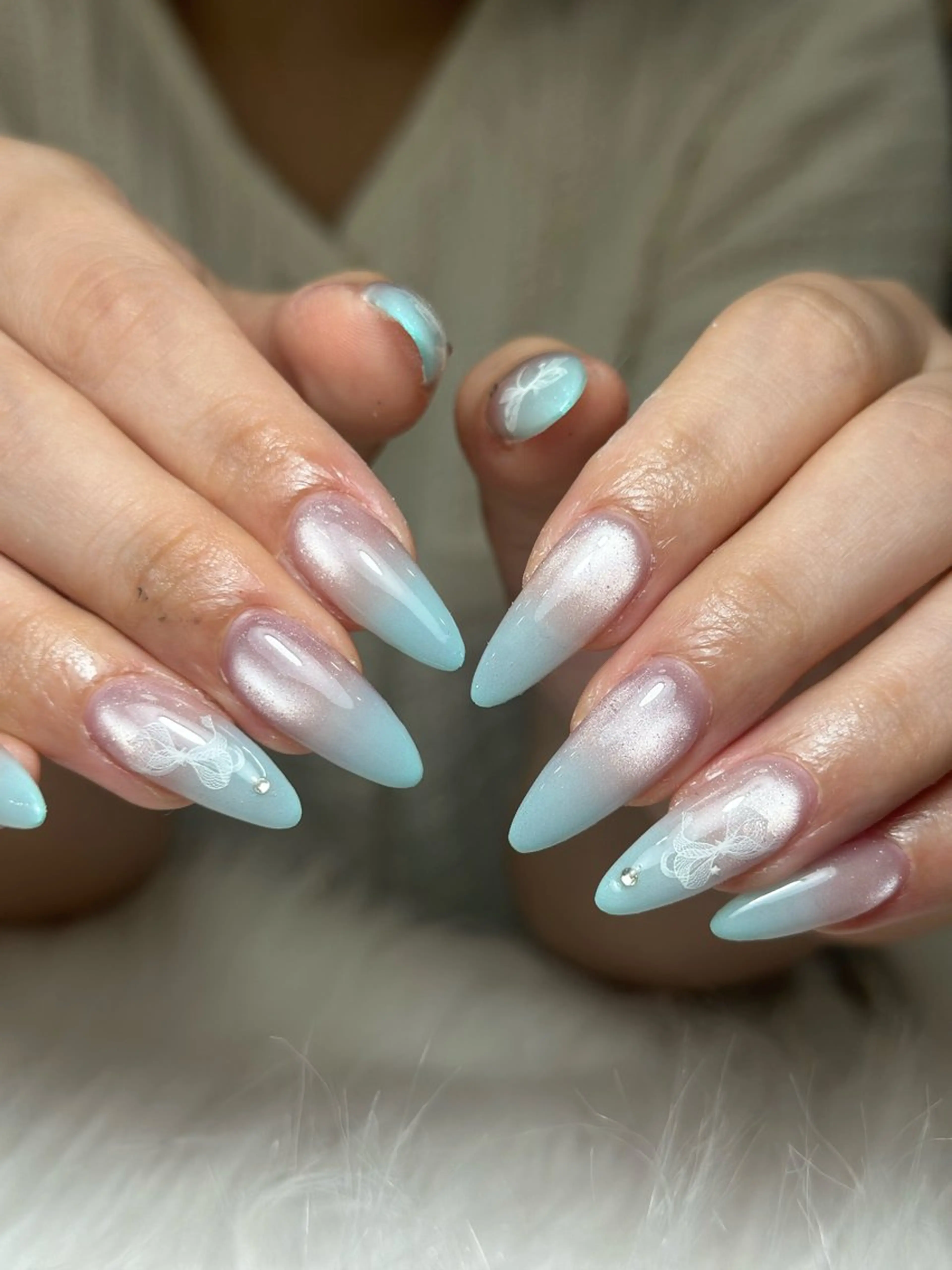 ネイル フレンチネイル グラデーション 韓国ネイル マグネットネイル シンプルネイル ハンドネイル CoMo Nail Studio所属・CoMo Nailのネイルデザイン