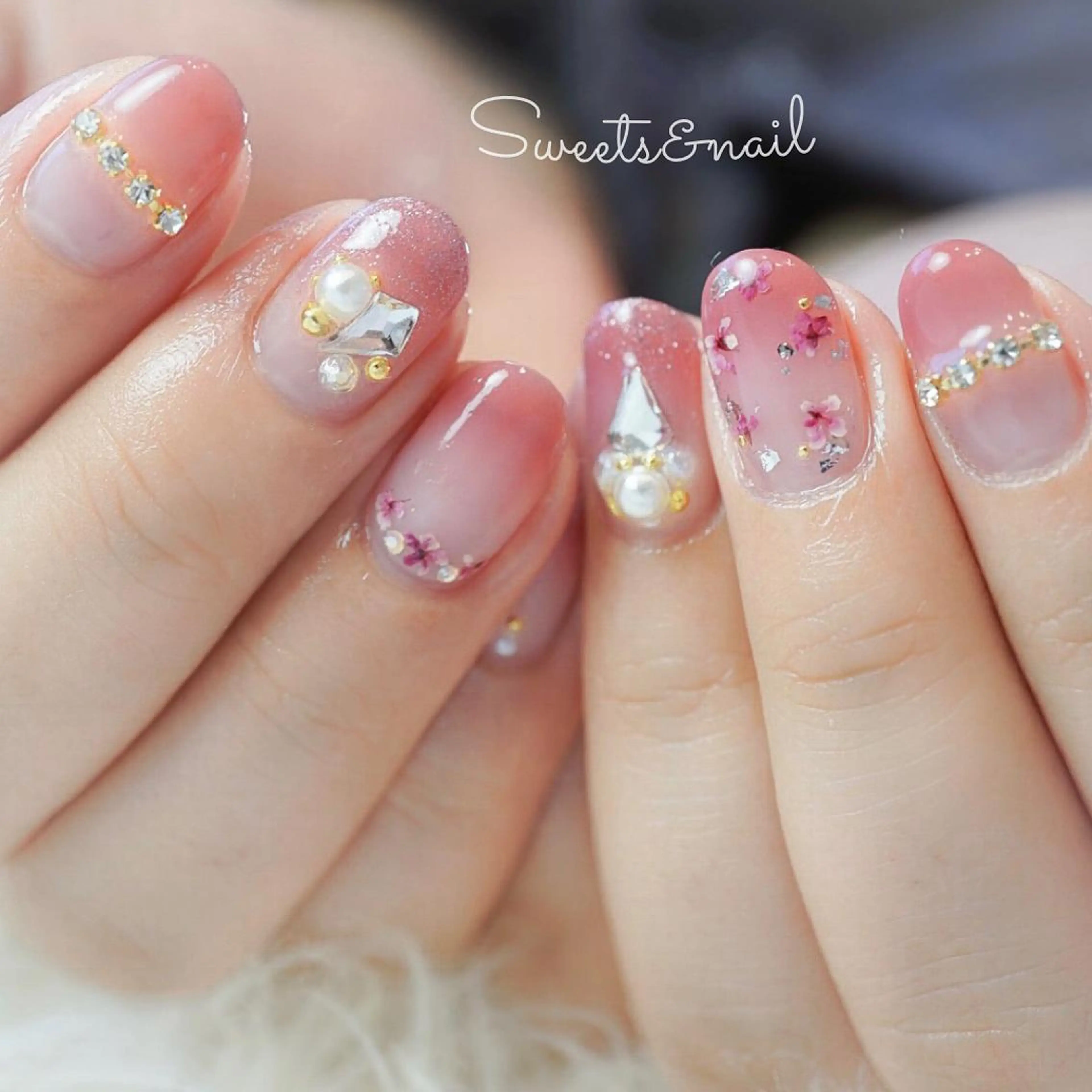 ネイル フラワーネイル ジェルネイル ガーリー キラキラネイル ピンク Sweets &nailのネイルデザイン