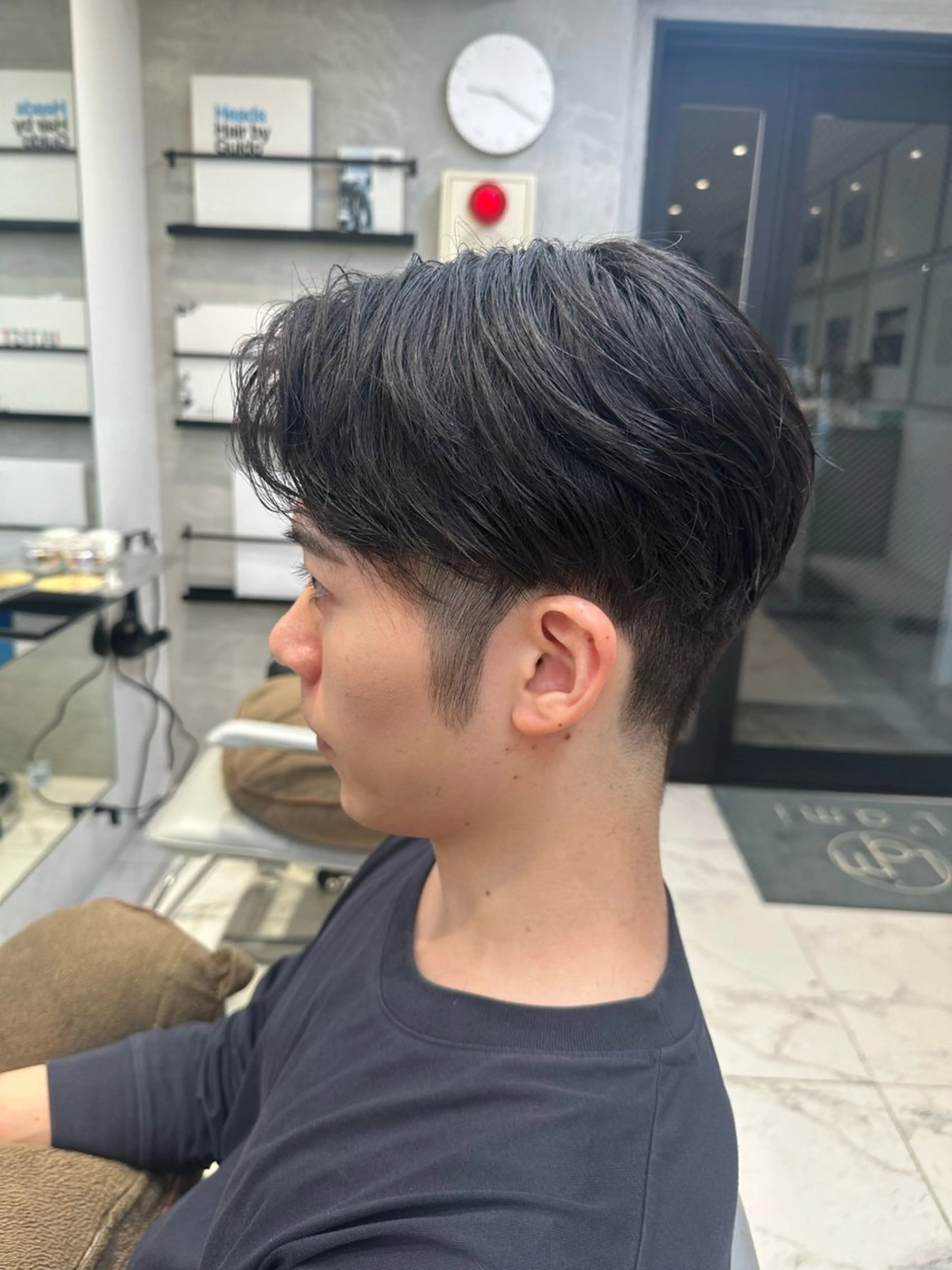 メンズ センターパート 刈り上げ L’ami所属・小顔ショート 吉田ジョウのヘアスタイル