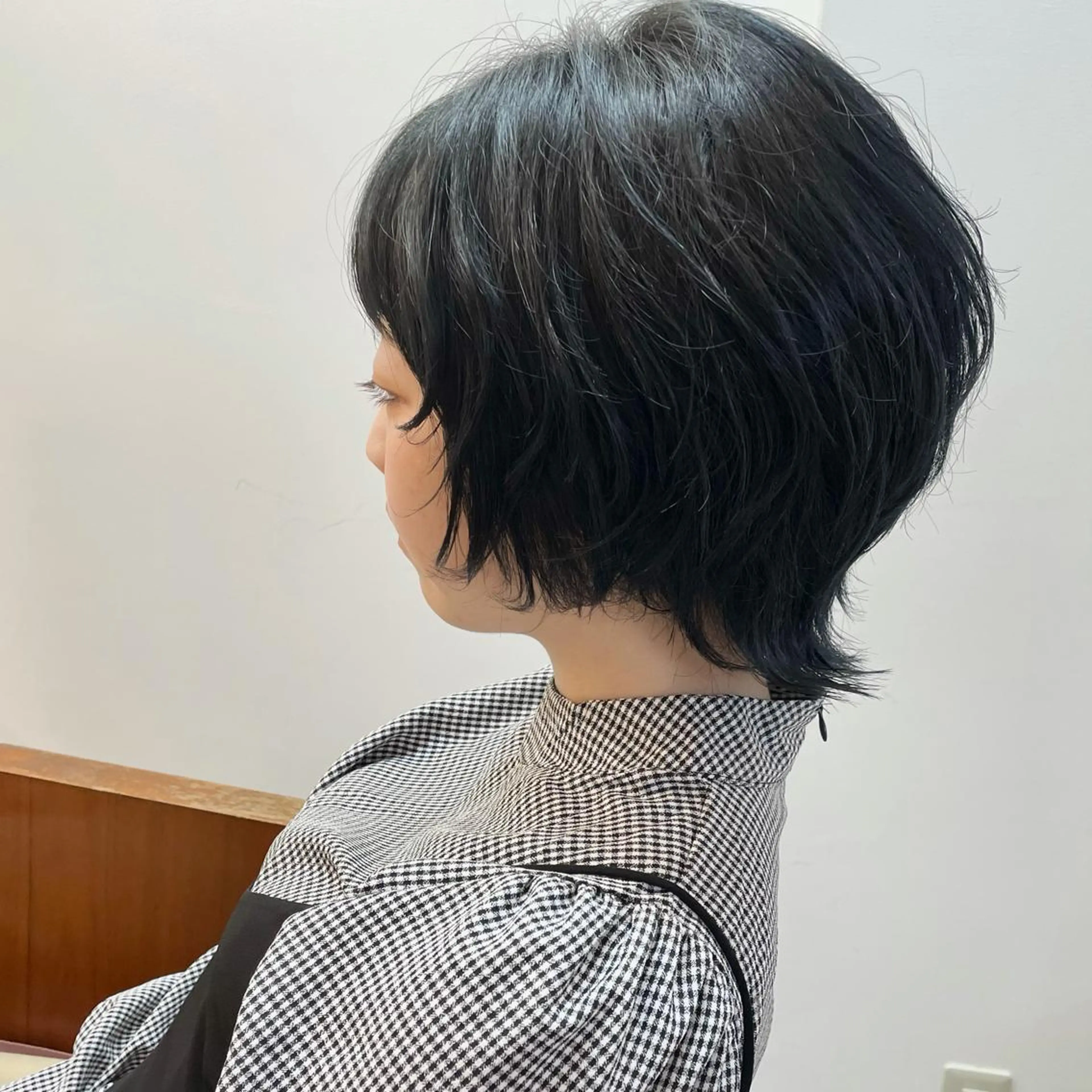 ショート カラー ブルーカラー ウルフカット 鈴木 美穂のヘアスタイル