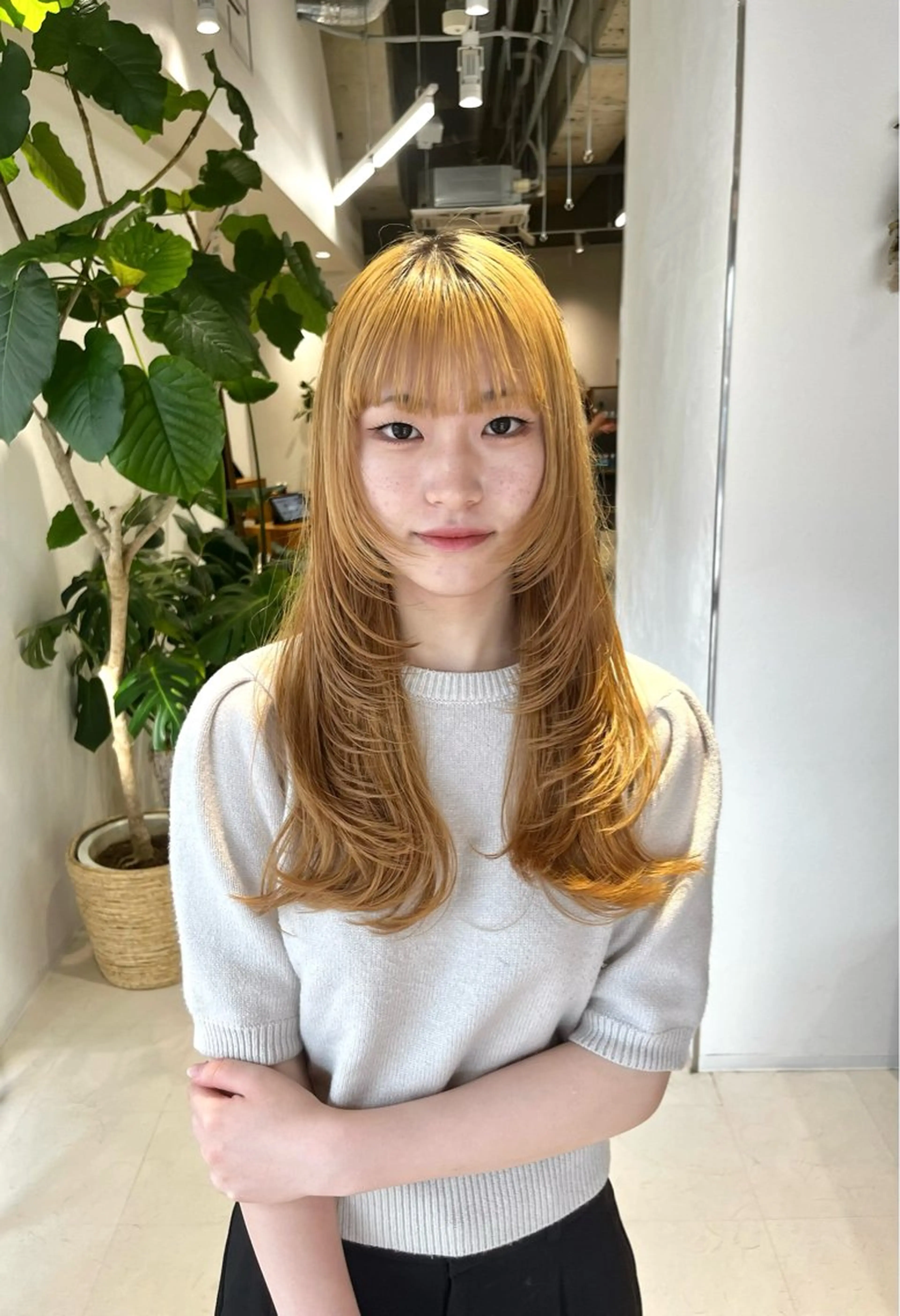 ロング カラー ベージュカラー イエローカラー 顔まわりレイヤー レイヤーカット カット ヘアカラー トリートメント フェイスレイヤー/ カラー/konoのヘアスタイル