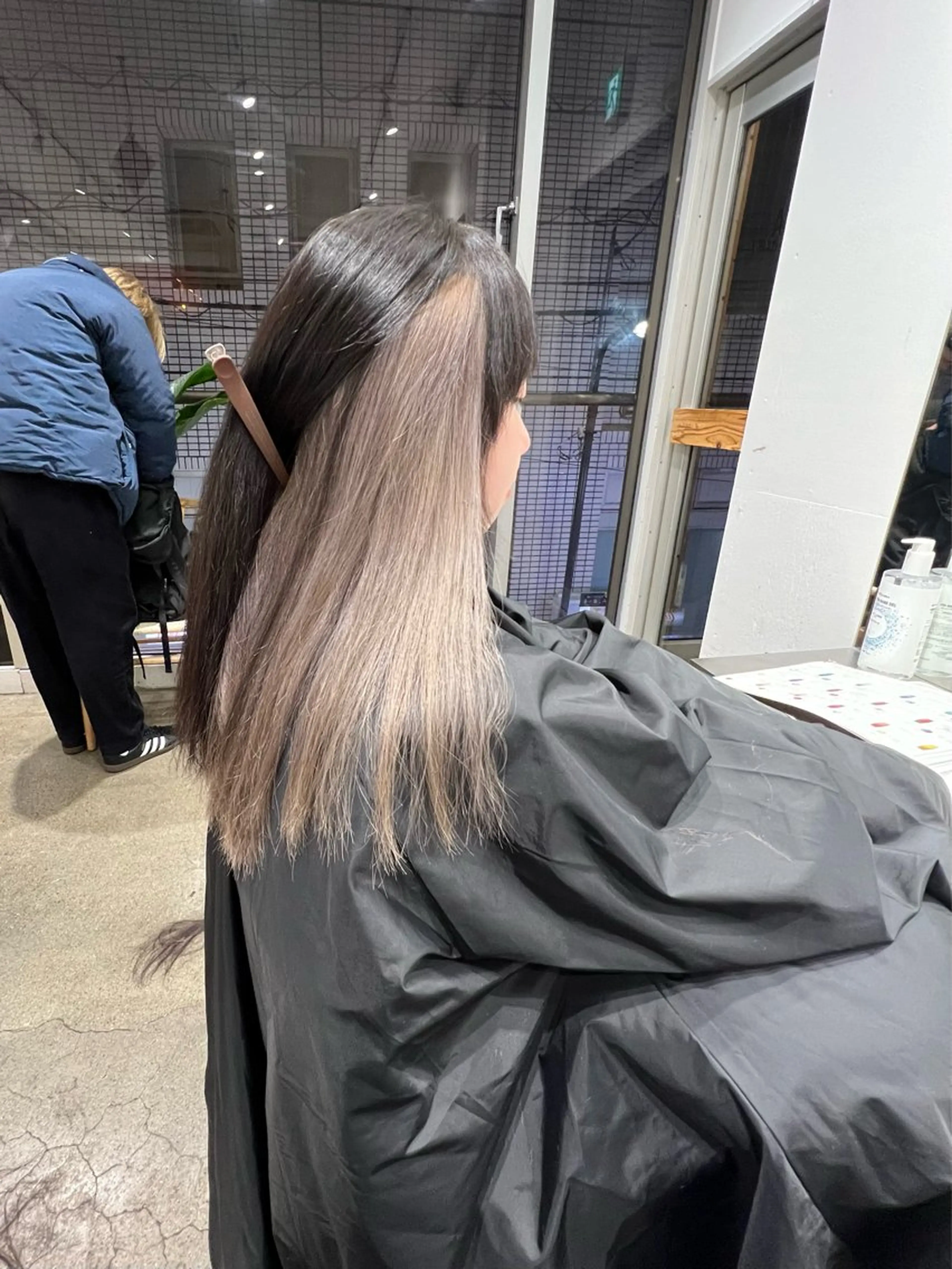 ロング カラー ブリーチ イヤリングカラー ハイトーンカラー インナーカラー シルバー ヘアカラー トリートメント ヘッドスパ ✨髪質改善矯正× ブリーチ✨YU-KIのヘアスタイル