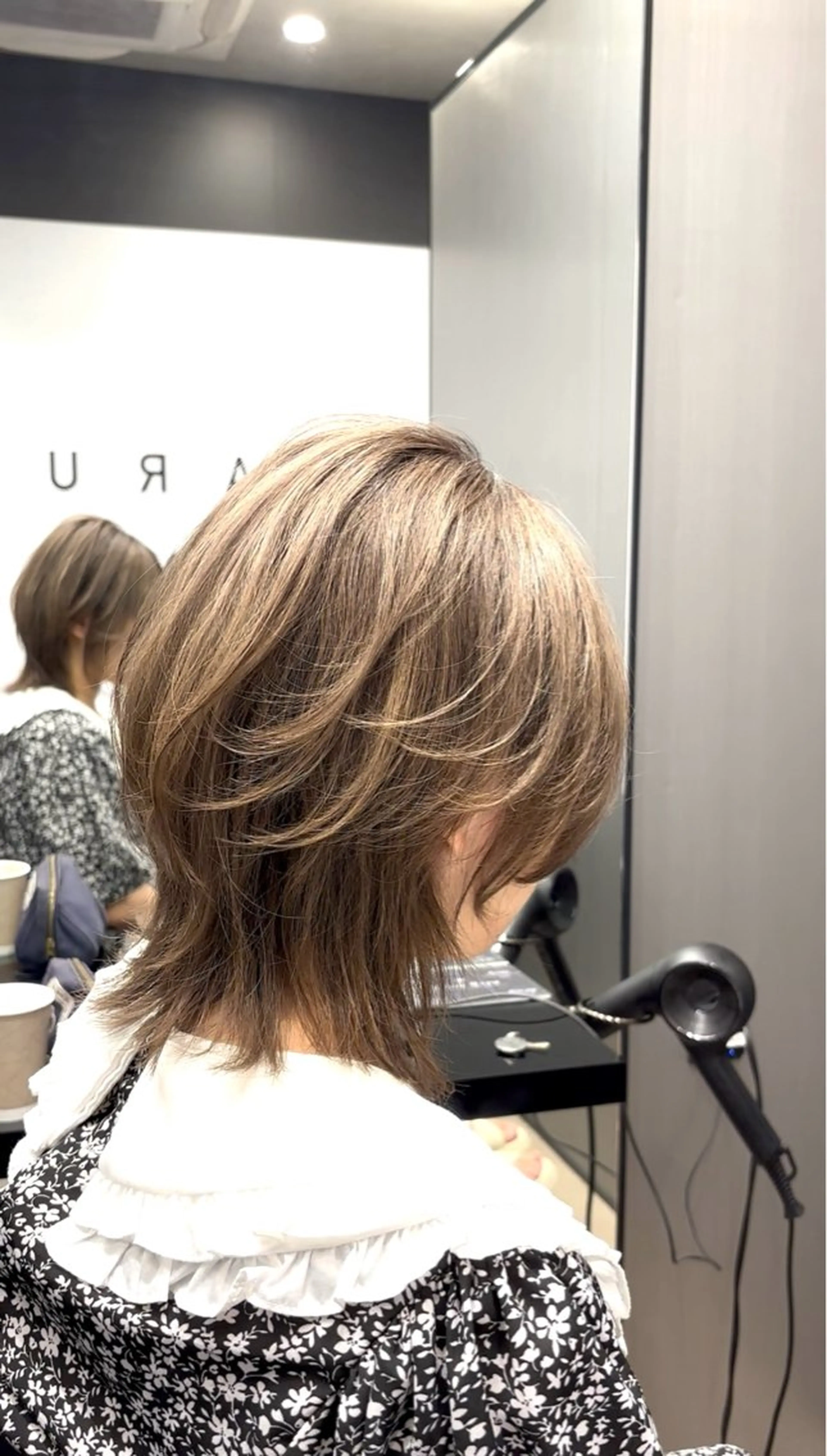 ミディアム レイヤーカット ウルフカット ウルフレイヤー カット ヘアカラー HARUKI  MINATO Japan広島紙屋町店所属・hmj紙屋町店 脊戸智志のヘアスタイル
