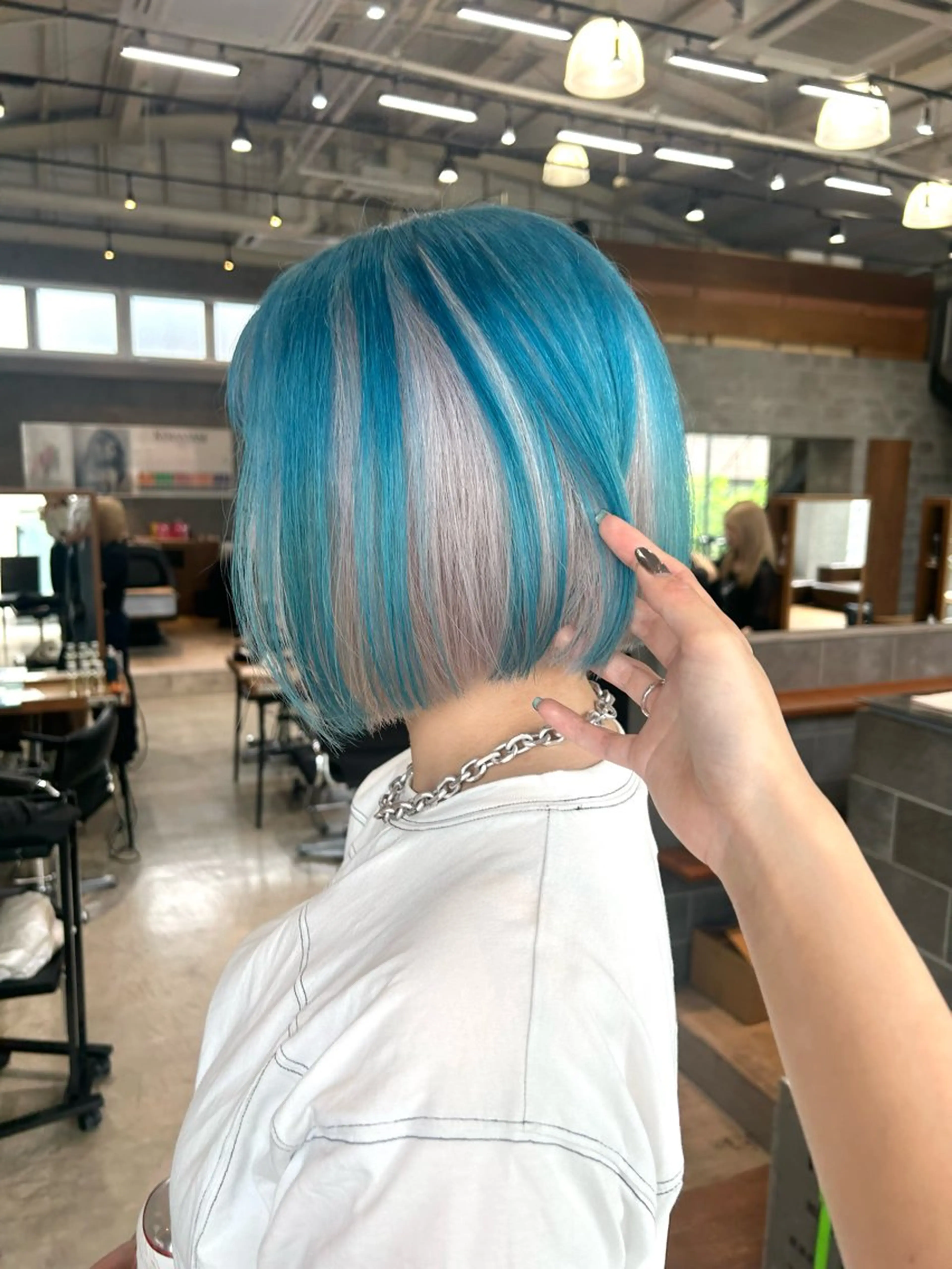 カラー 🌟艶ハイトーン 🌟Hinaのヘアスタイル