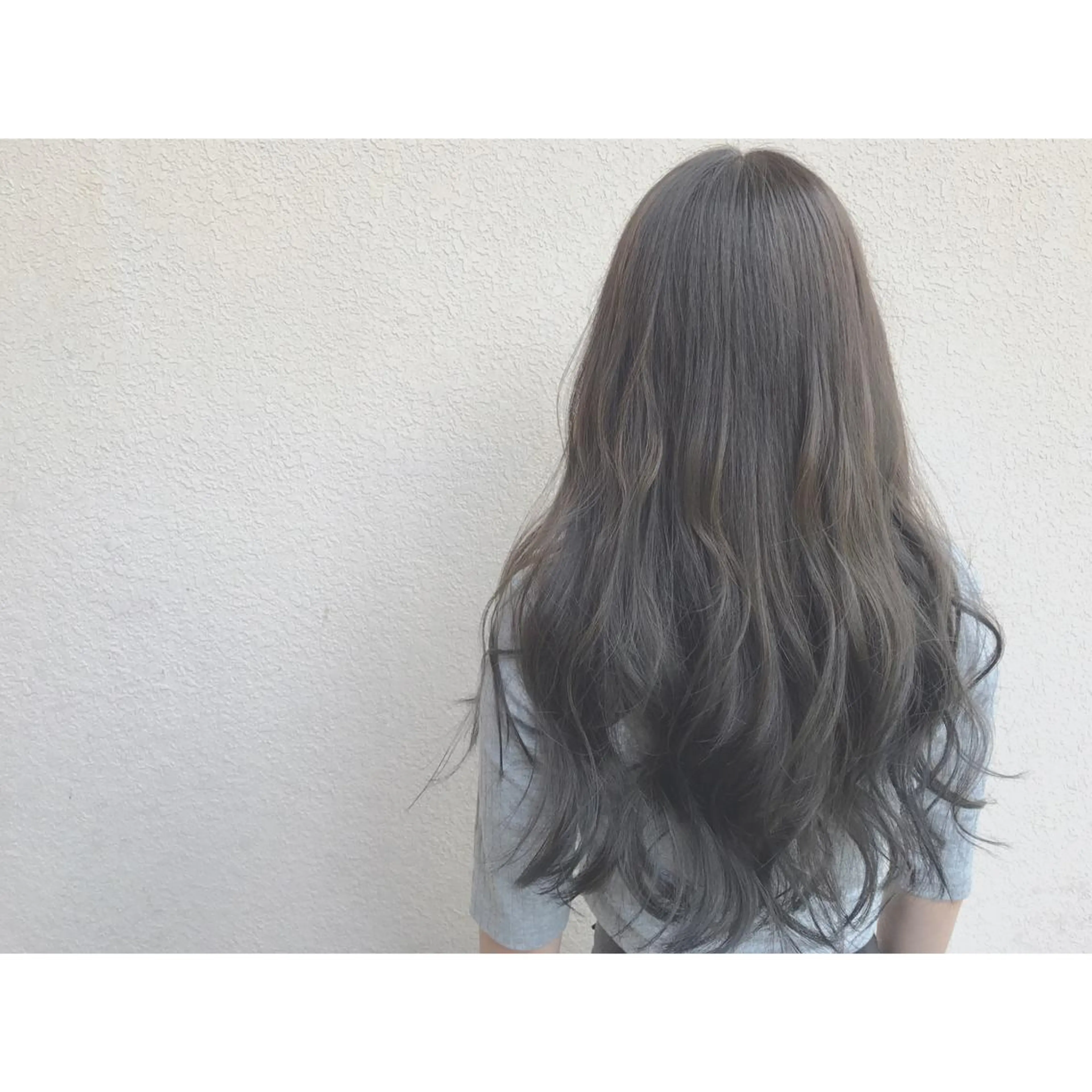 ロング カラー グレージュ ハイライトカラー ハイライト なかにし まゆみのヘアスタイル