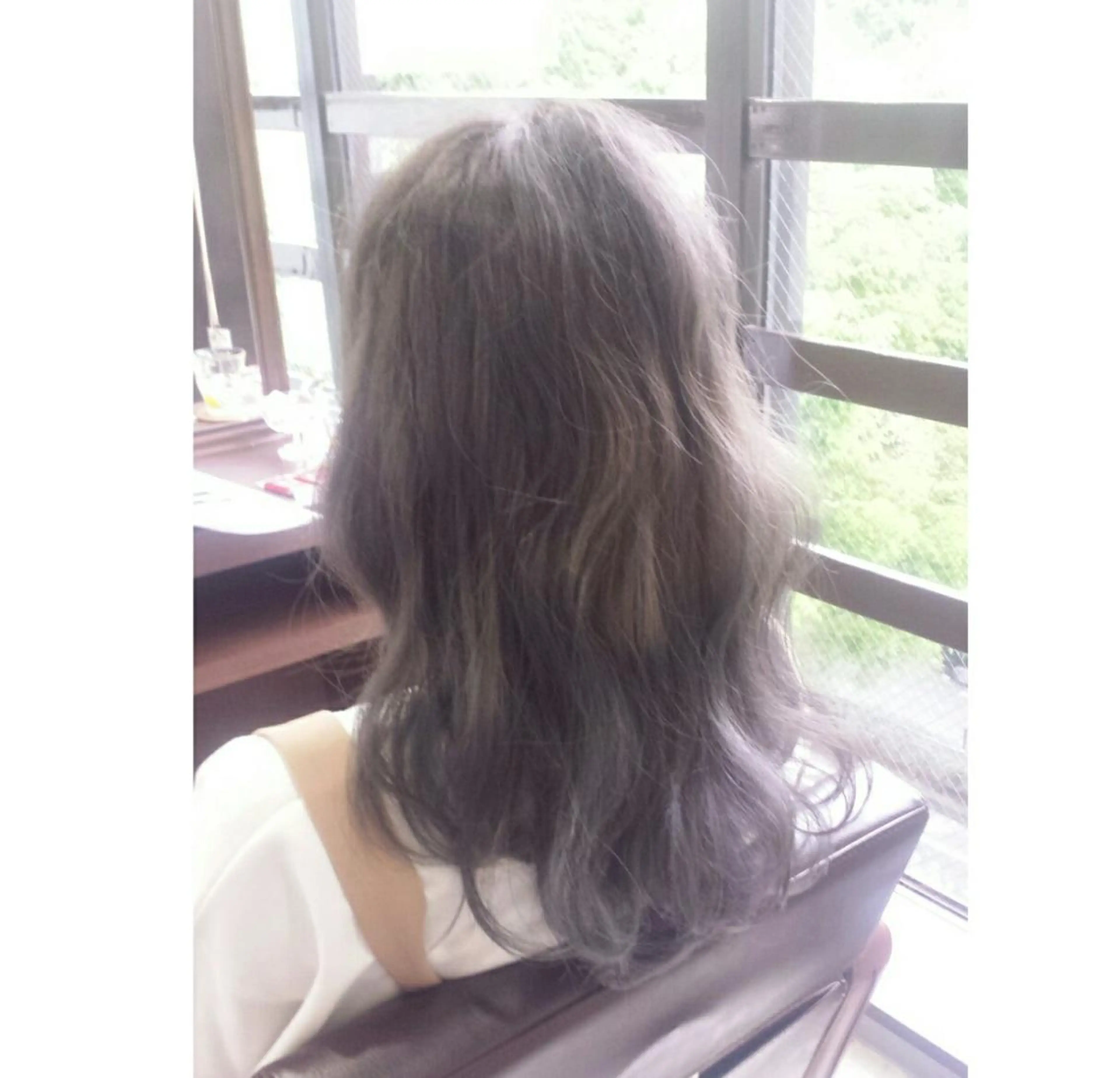 ショート ミディアム セミロング ロング カラー アッシュ シルバー シルバーアッシュ 前濱 ノゾミのヘアスタイル