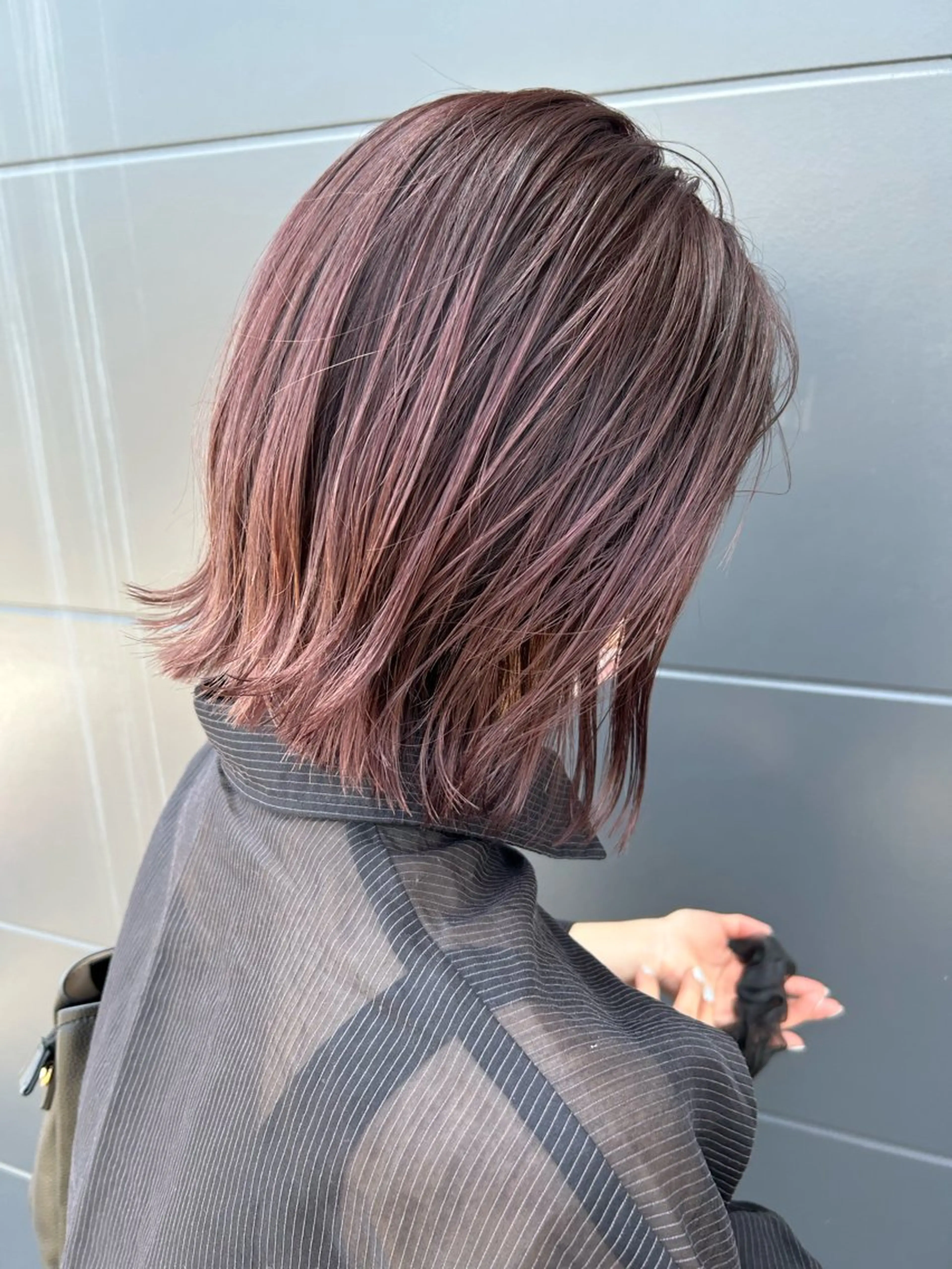 ミディアム カラー 切りっぱなしボブ ブラウンカラー ピンクカラー ピンクブラウン ボブ カット ヘアカラー Emitas.　井上 真奈美のヘアスタイル