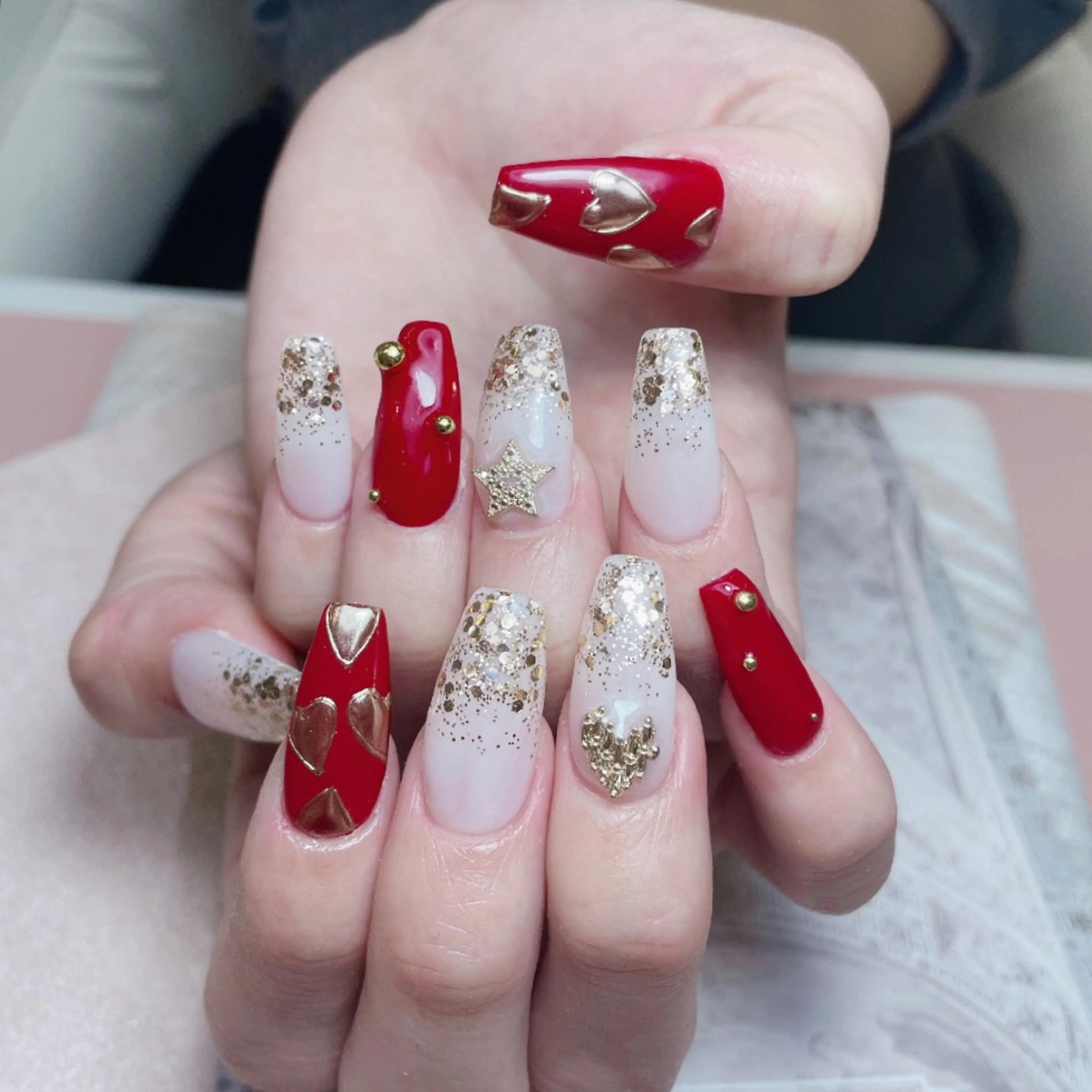 ネイル オーロラネイル 成人式 フレンチネイル ハート 韓国ネイル MELODY BEAUTY SALON所属・Melody  スカルプ専門店のネイルデザイン