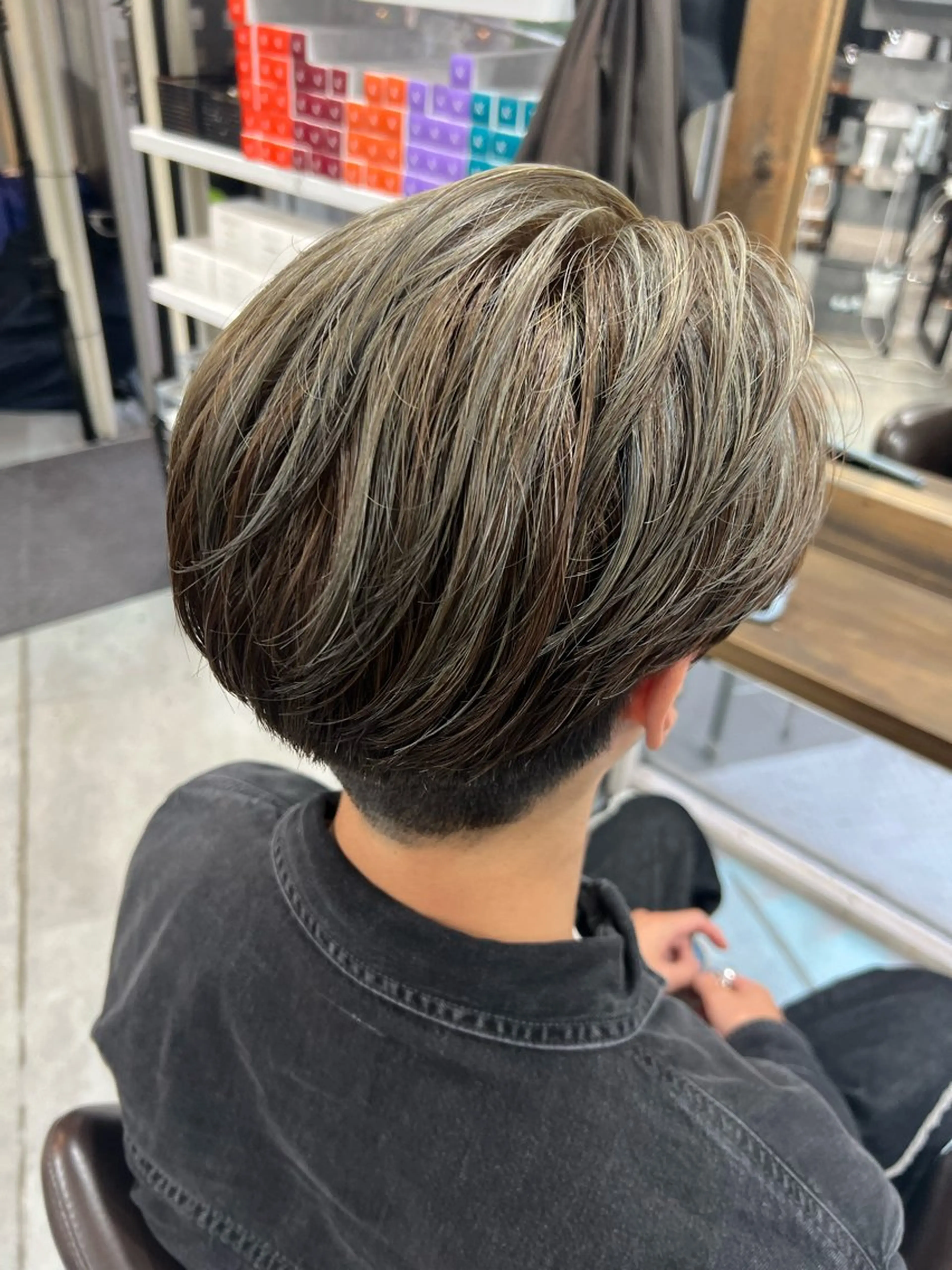 カラー メンズ 菅野 杏実のヘアスタイル