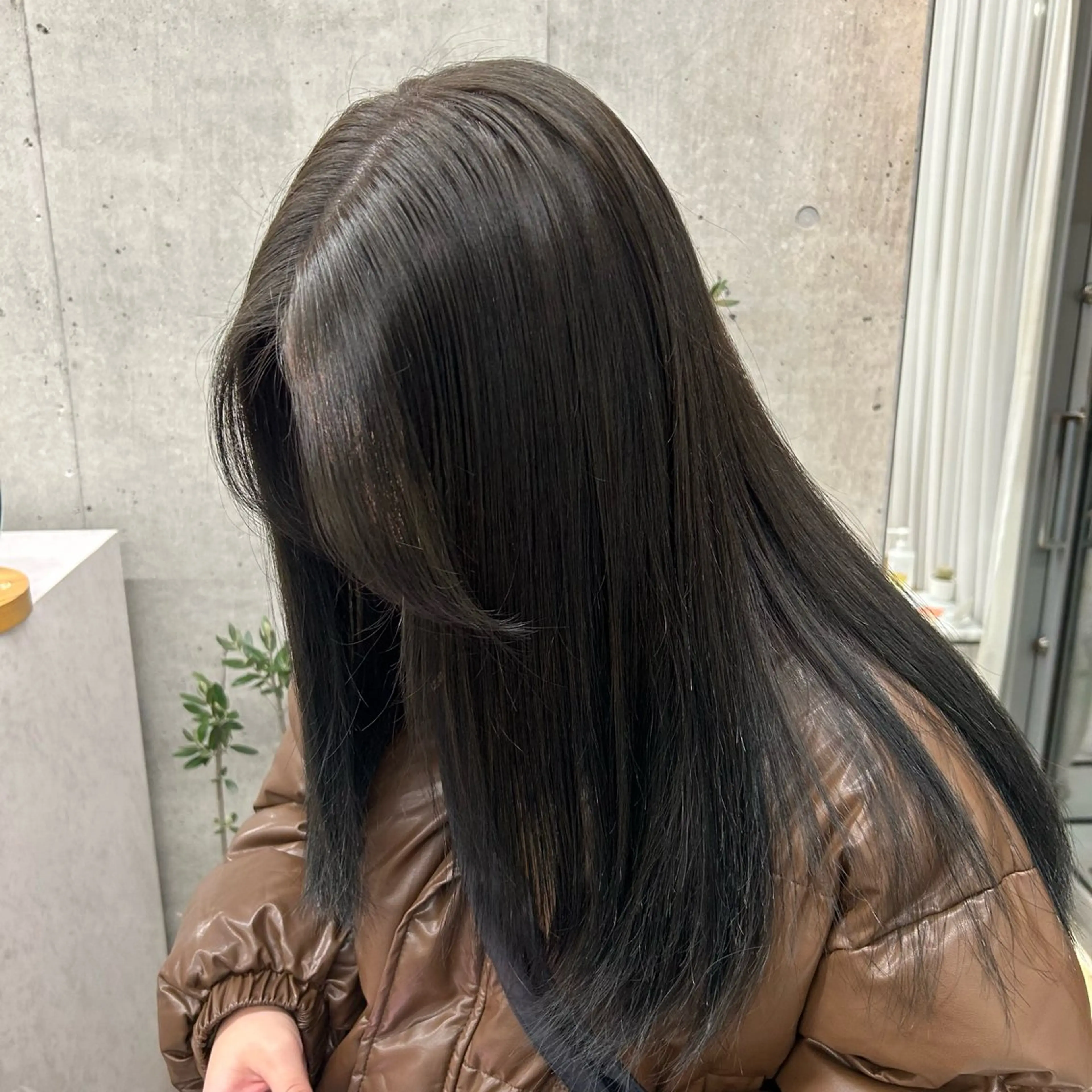 セミロング ヘアカラー トリートメント Lomalia Yuukaのヘアスタイル