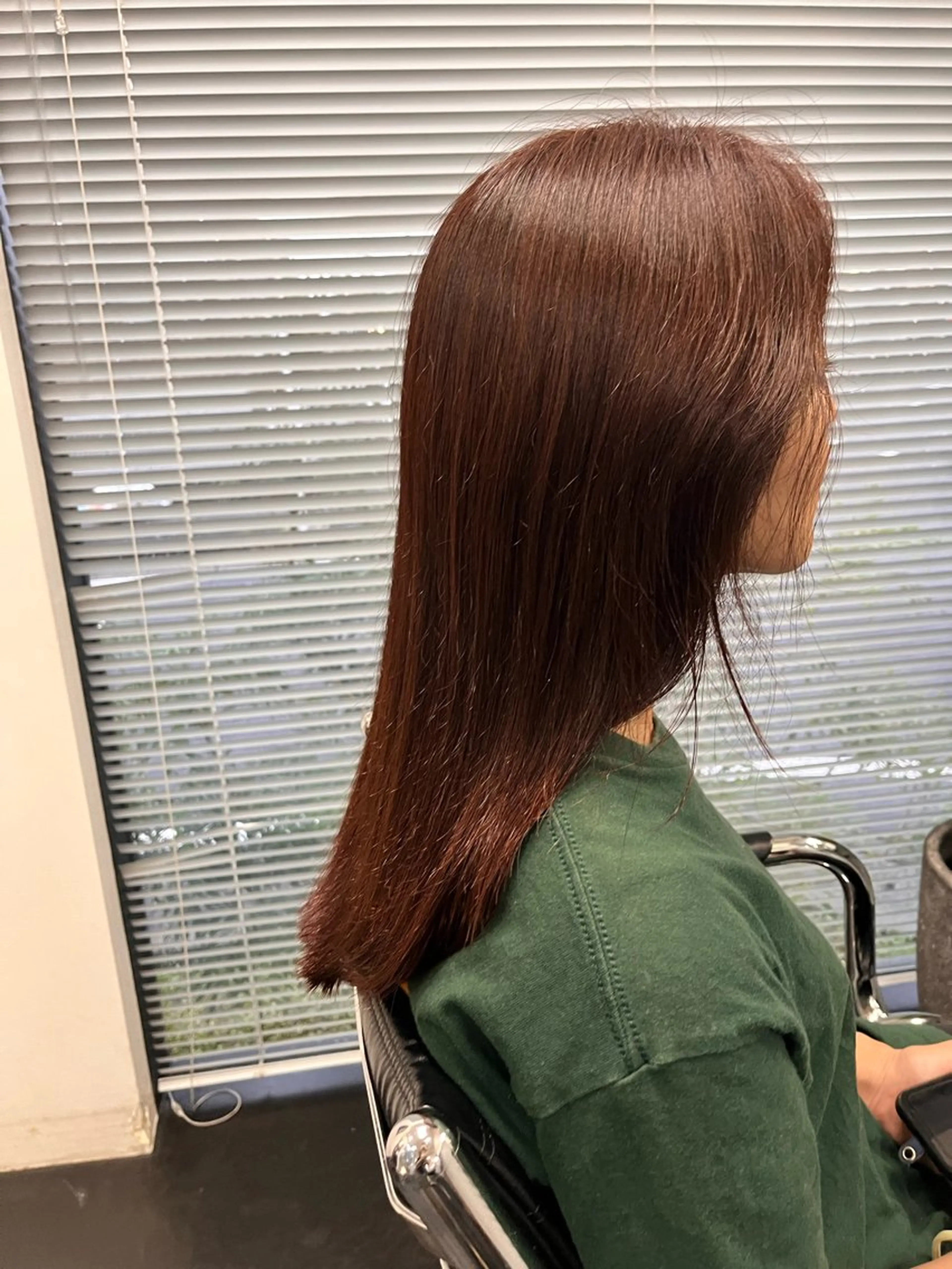 セミロング レッドブラウン ヘアカラー 小木曽 芽生のヘアスタイル