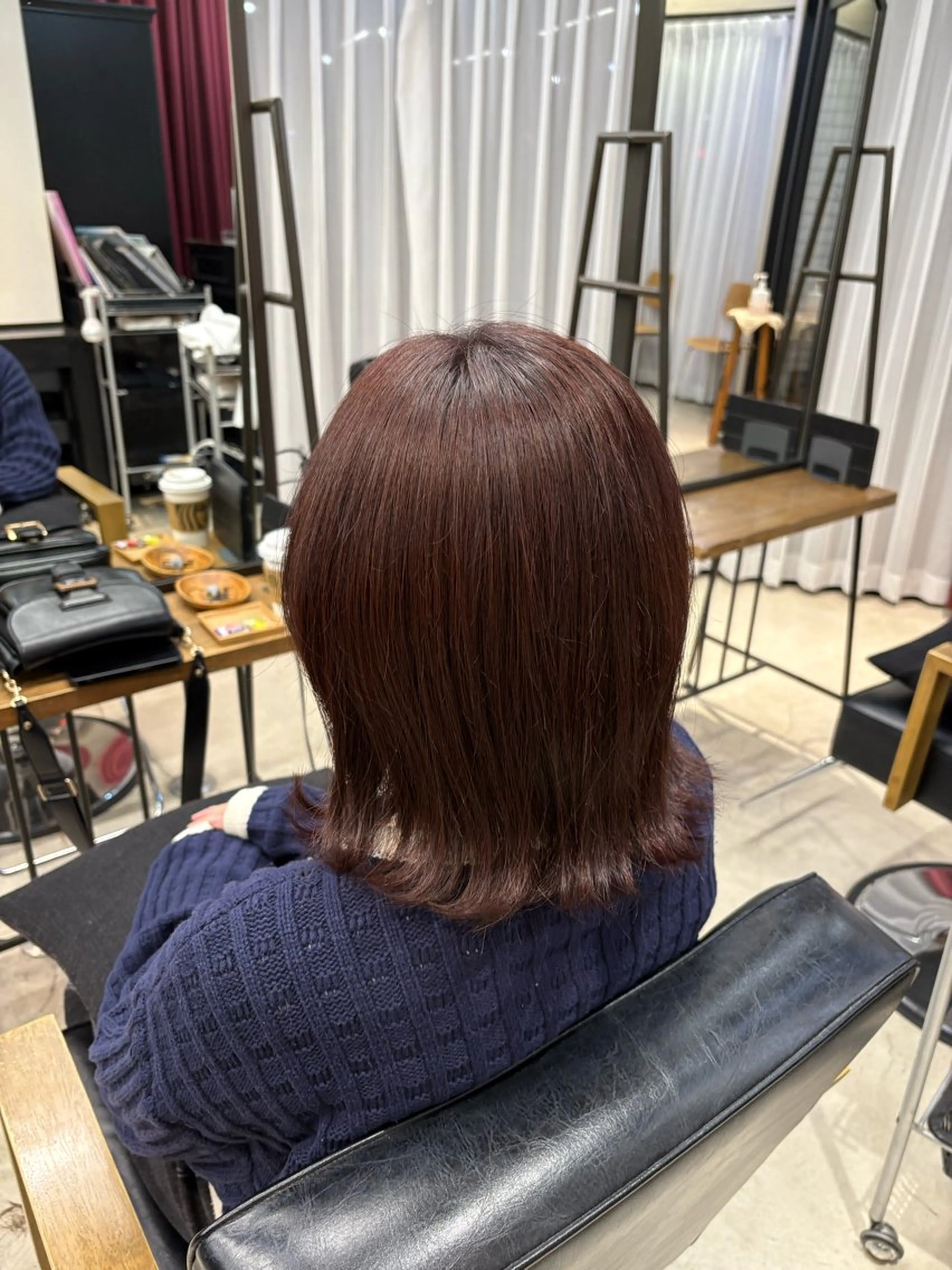 ミディアム ボブ レイヤーカット 外ハネヘア SiSTA 自由が丘所属・自由ヶ丘 ボブ/レイヤーのヘアスタイル