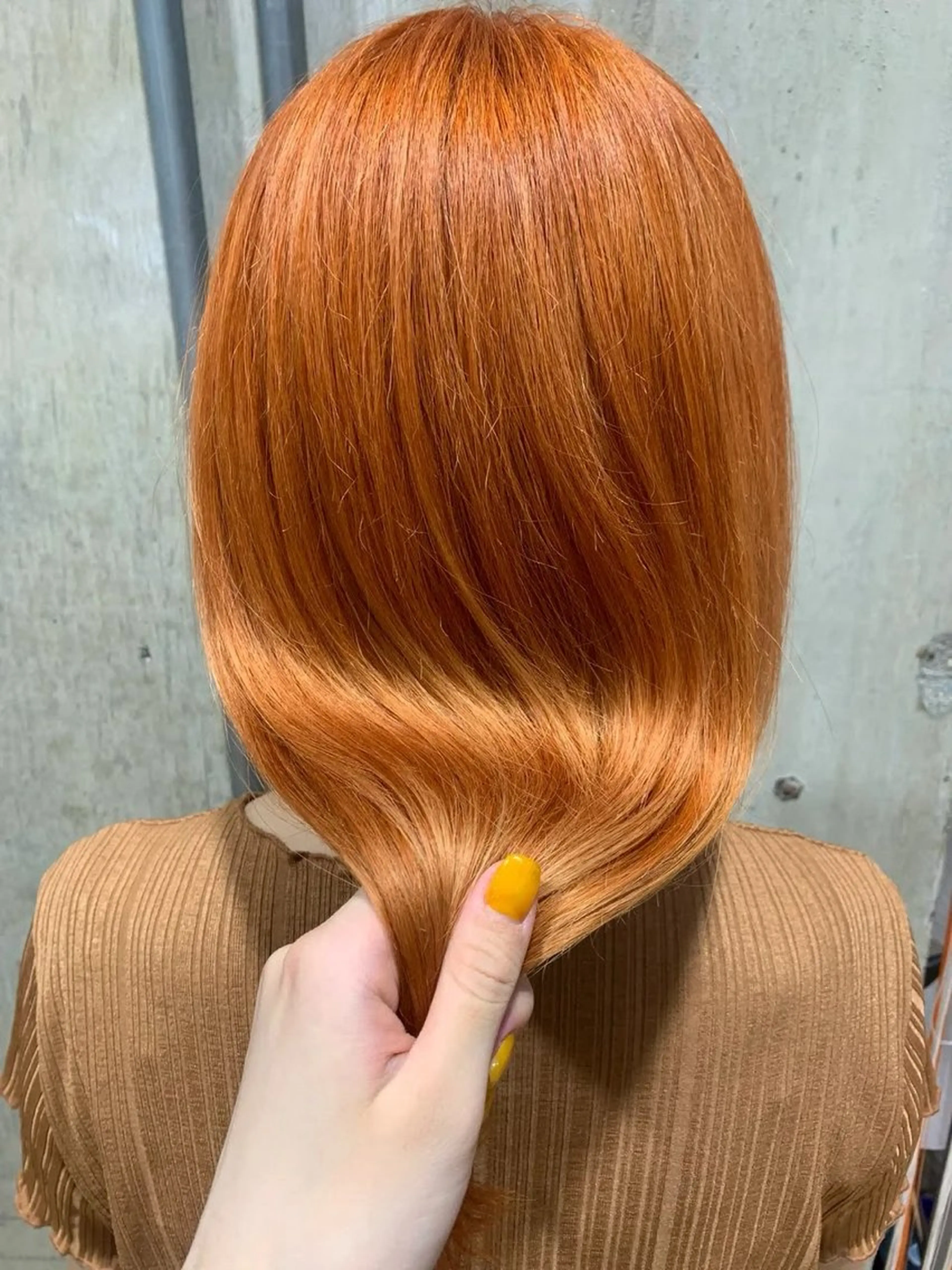 ミディアム カラー ブリーチ ワタナベ アオイのヘアスタイル