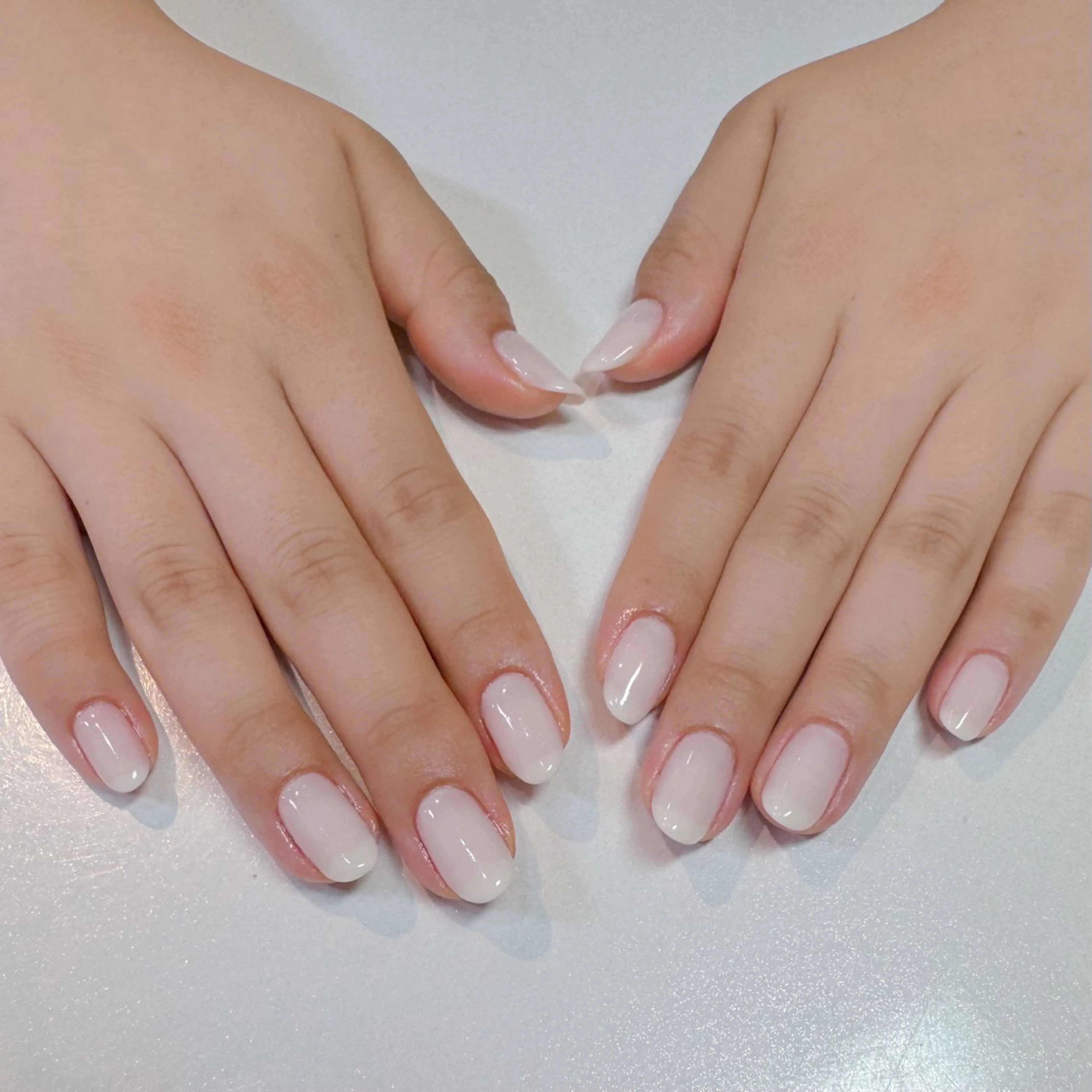 ネイル ホワイト mieux nail aireiのネイルデザイン