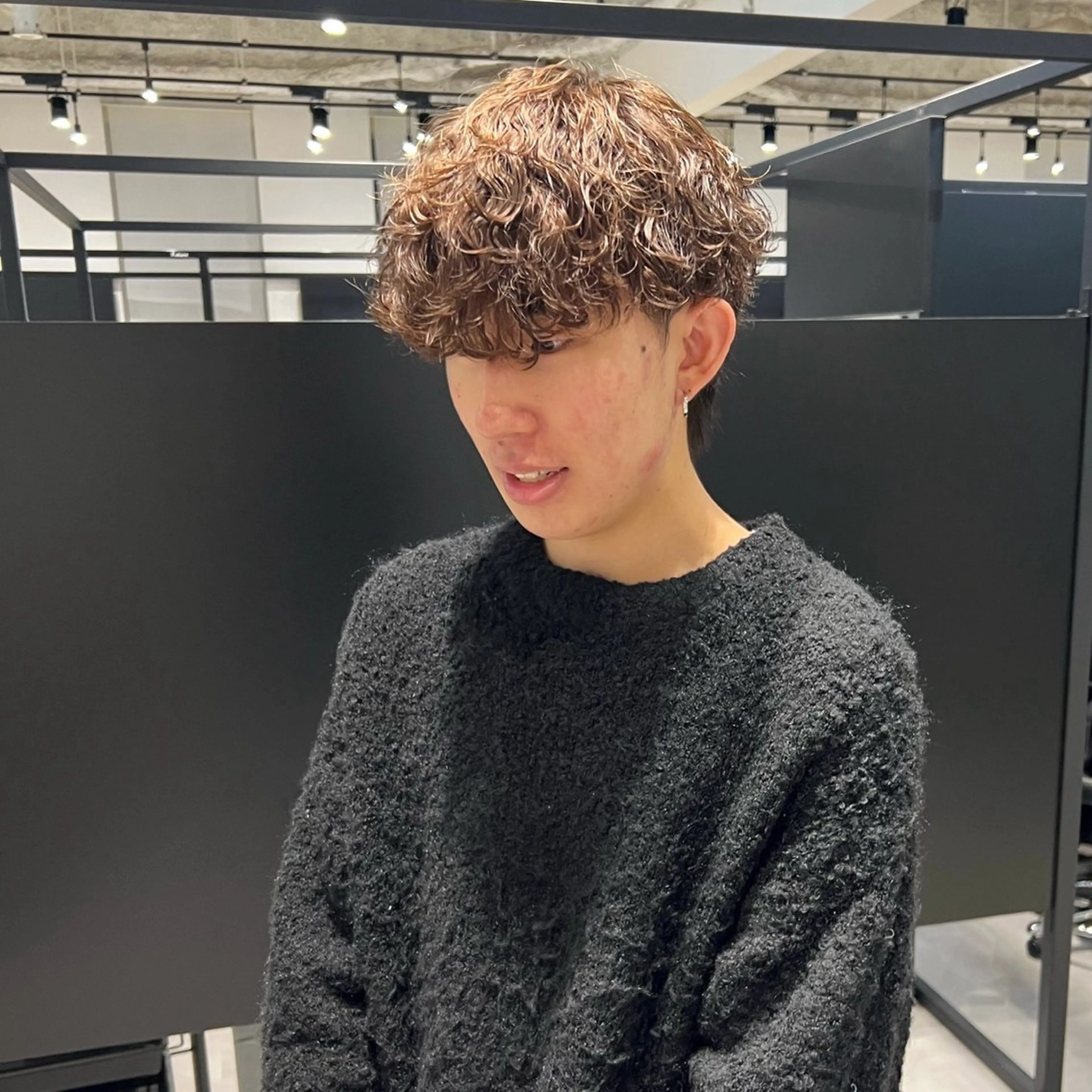 ミディアム パーマ メンズ ミディアムパーマ メンズパーマ 波巻きパーマ カット パーマ kimika🥑 メンズ/髪質改善のヘアスタイル