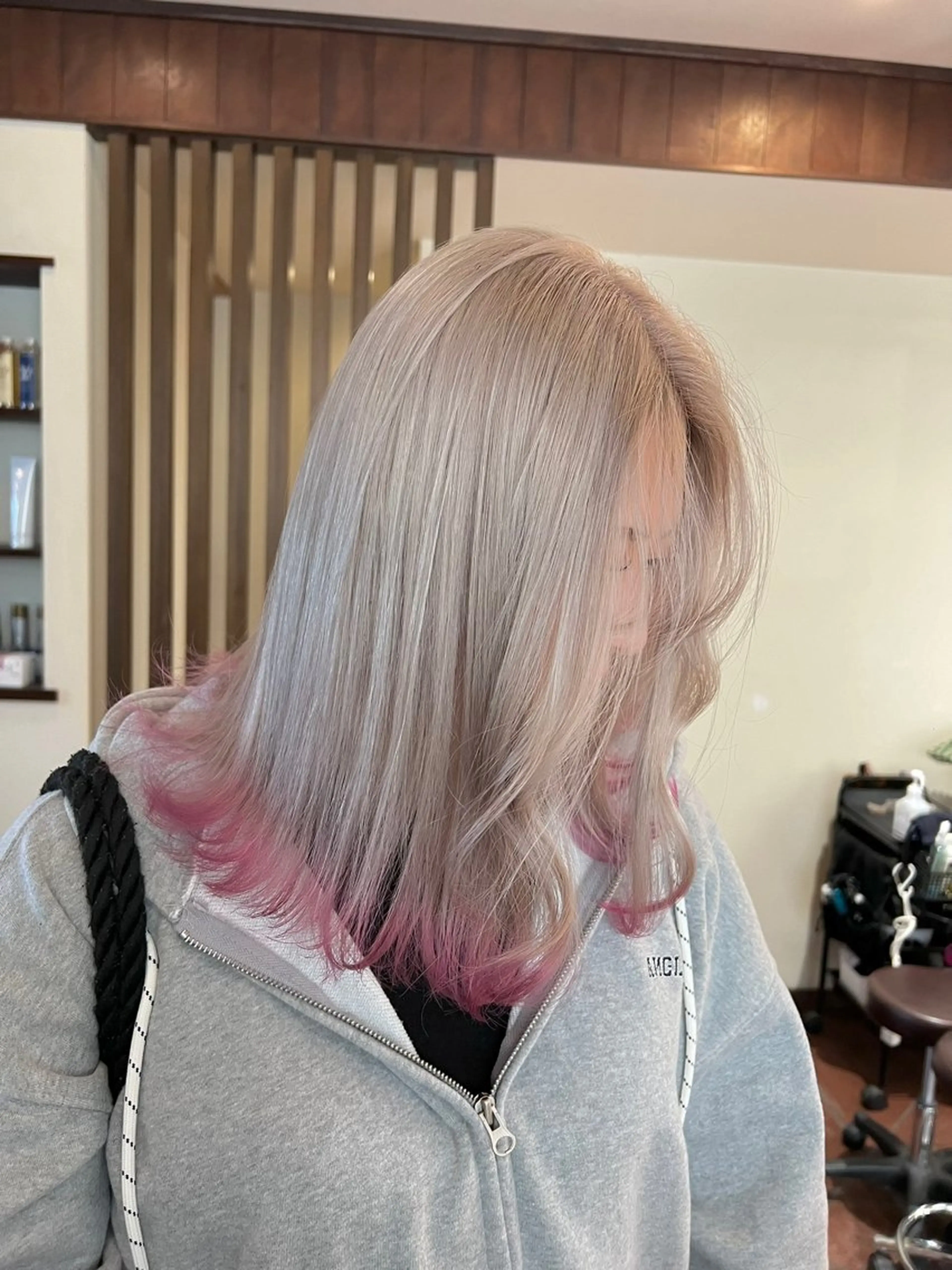 ミディアム カラー selene officialのヘアスタイル