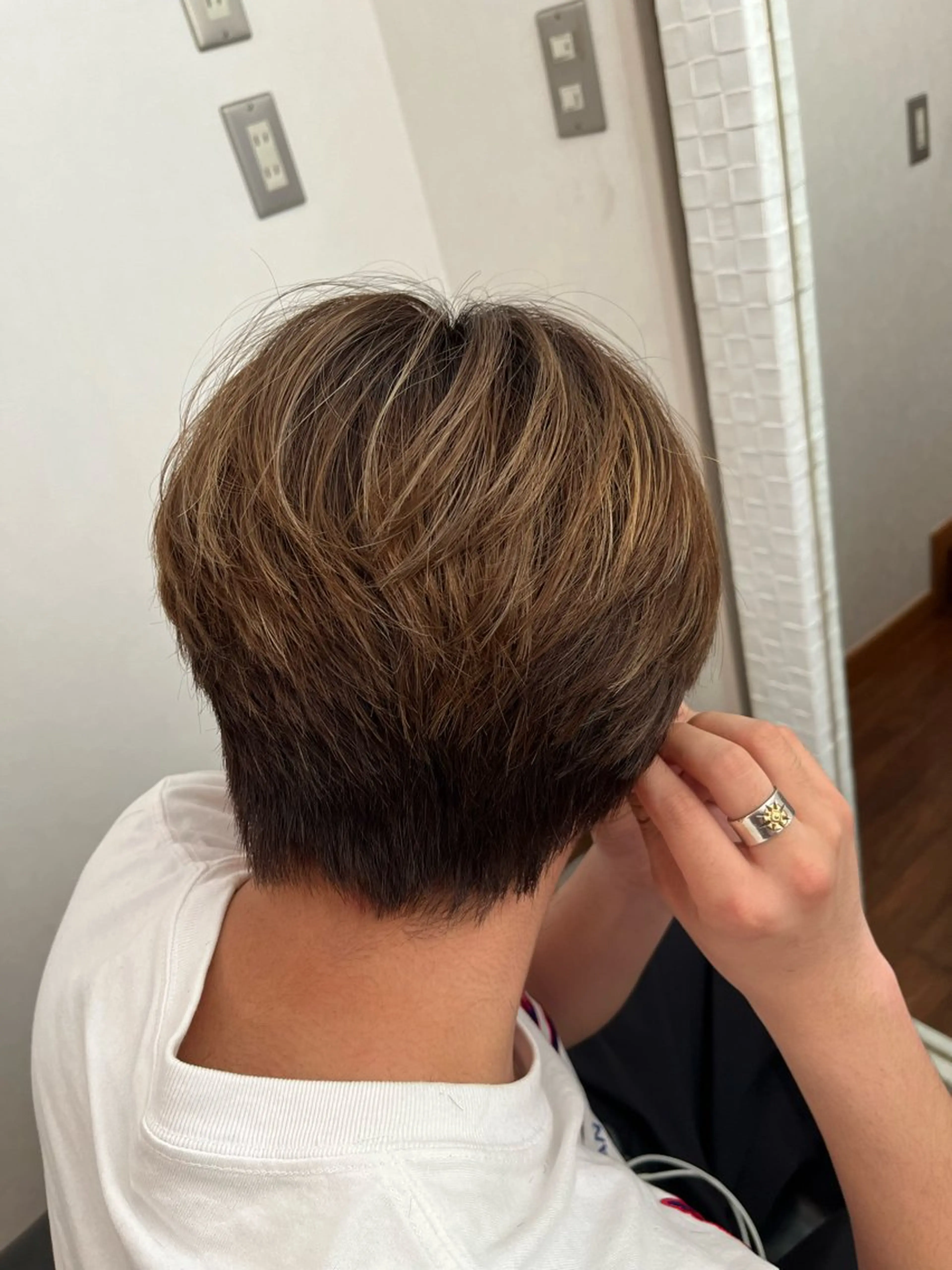 ショート カラー メンズ メンズハイライト ハイライトカラー ハイライト SUN所属・ボブカット／レイヤー ／白金台／小澤創のヘアスタイル