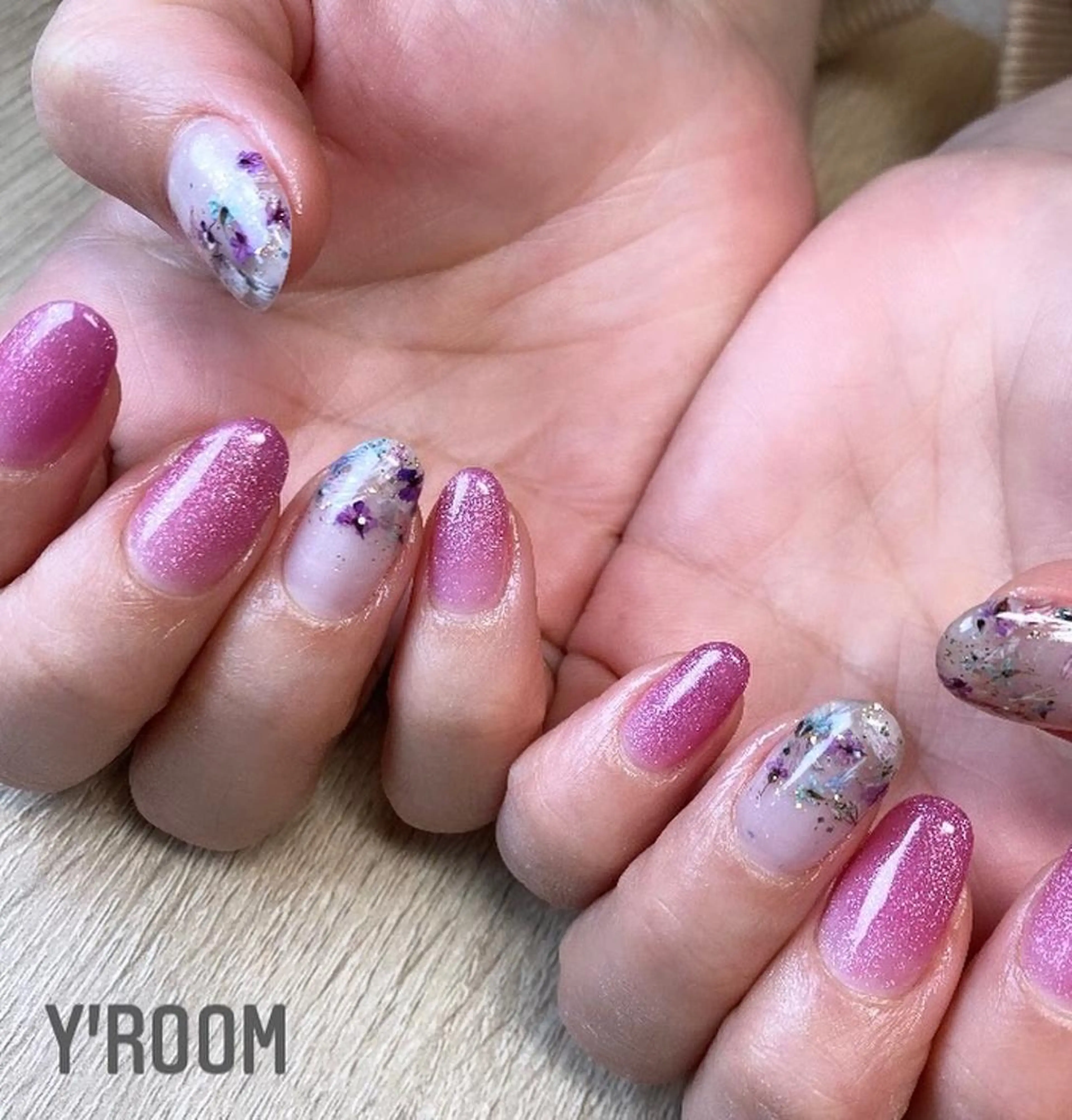ネイル オーロラネイル フラッシュネイル フラワーネイル フットネイル ジェルネイル ハンドネイル YUKA （ネイリスト）のネイルデザイン
