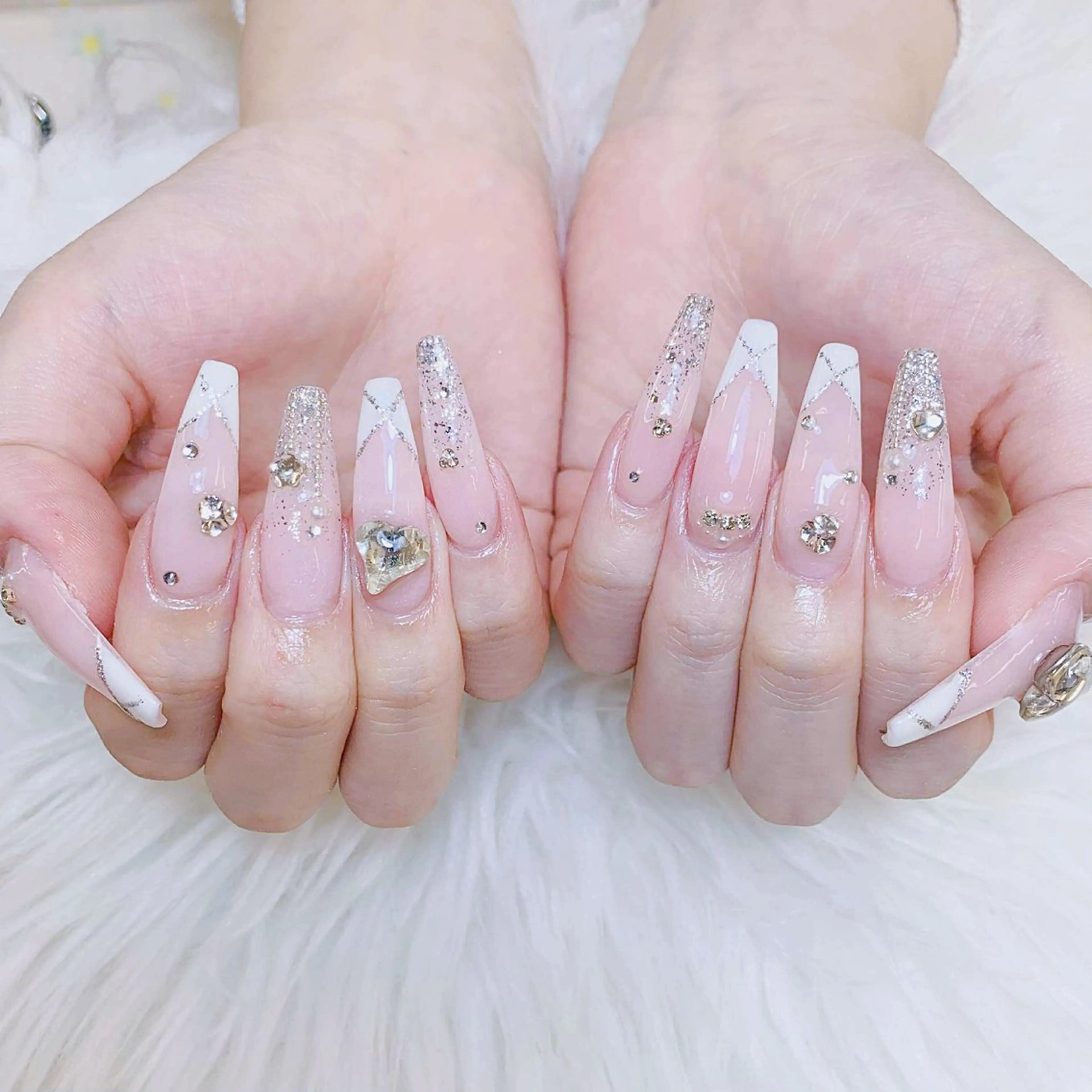 ネイル ハンドネイル ゴテゴテネイルサロン所属・ゴテゴテ ネイルのネイルデザイン