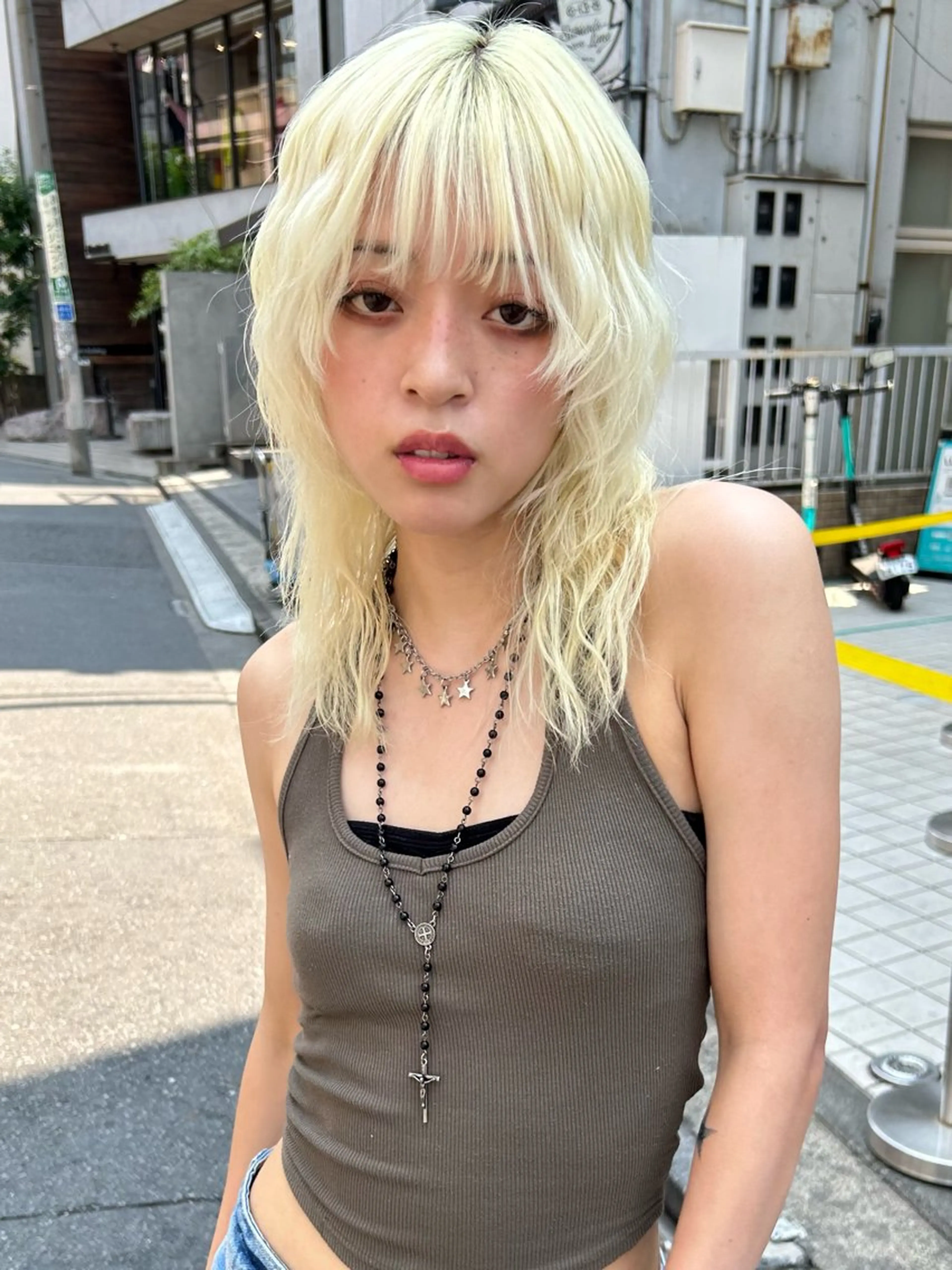 ミディアム カラー ブリーチ 抜きっぱなしブロンド カット ヘアカラー トリートメント 🧸艶々韓国ヘア 🧁mizunaのヘアスタイル